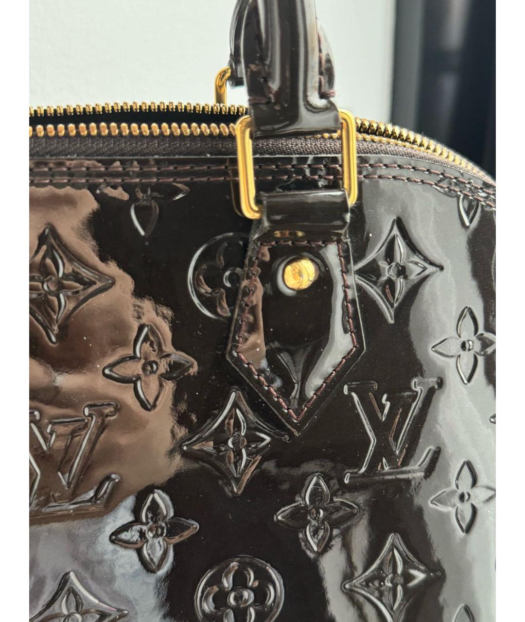 LOUIS VUITTON PRE-OWNED Коричневая сумка с короткими ручками из лакированной кожи, фото 6