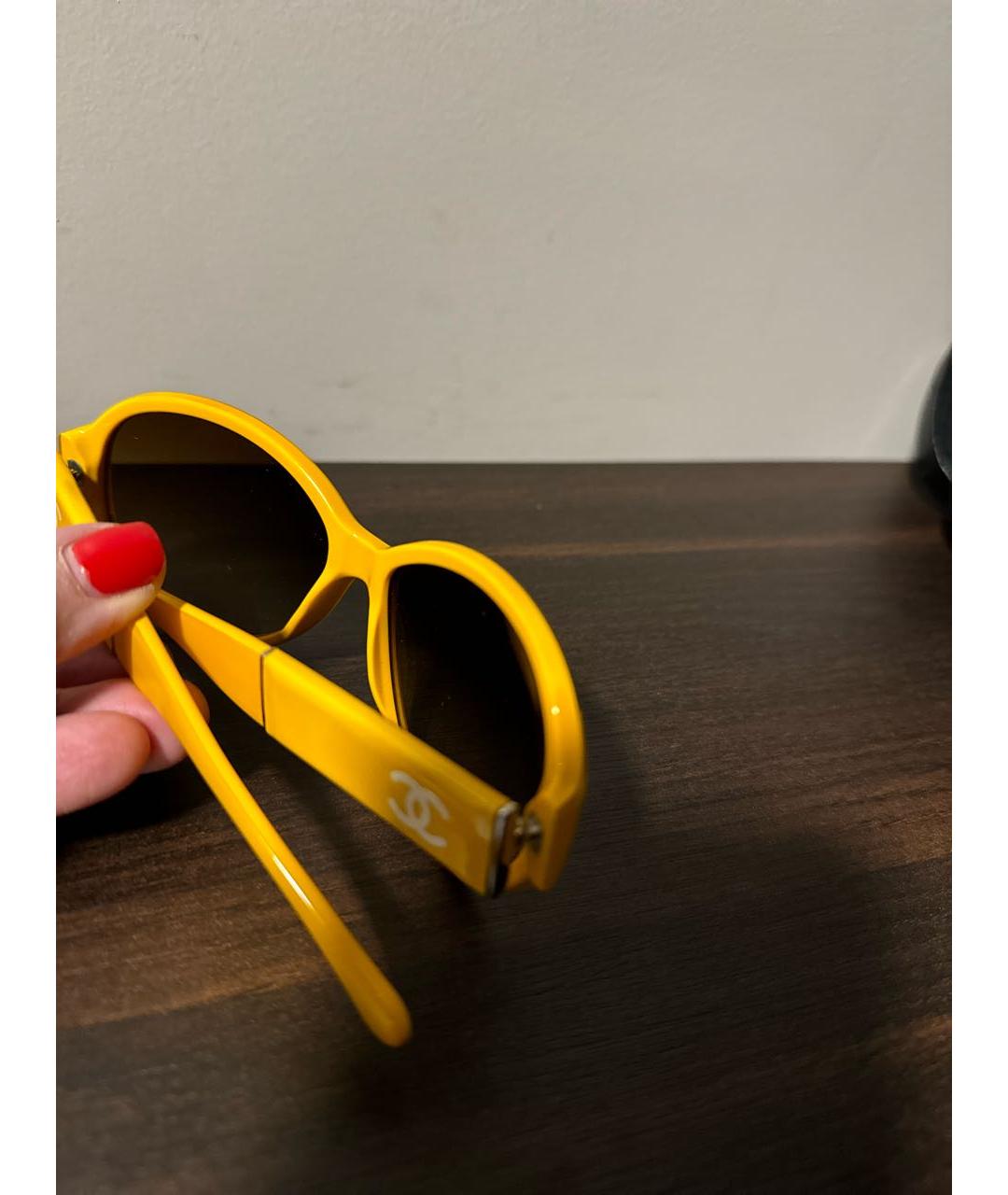 CHANEL PRE-OWNED Желтые пластиковые солнцезащитные очки, фото 3