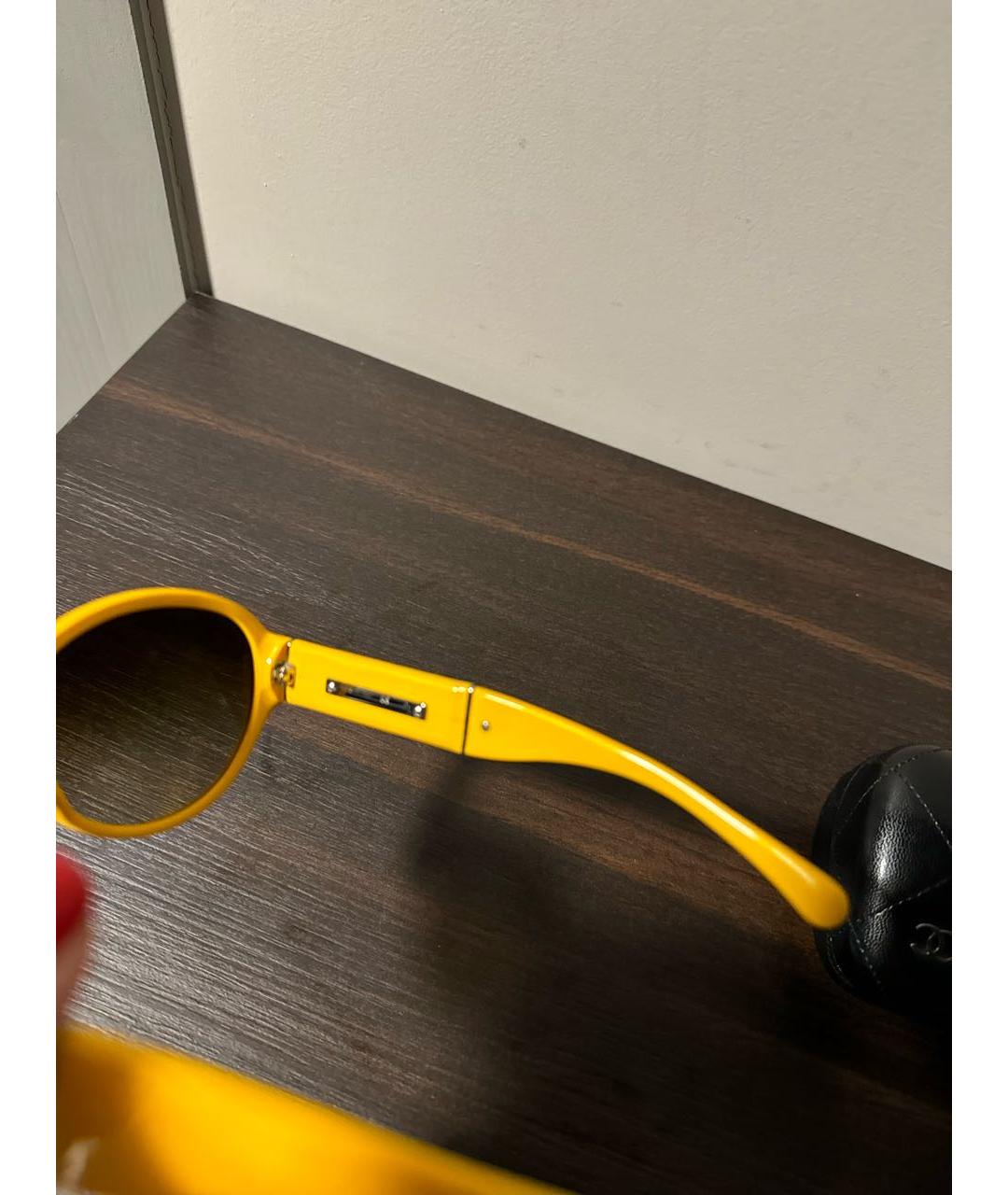 CHANEL PRE-OWNED Желтые пластиковые солнцезащитные очки, фото 6