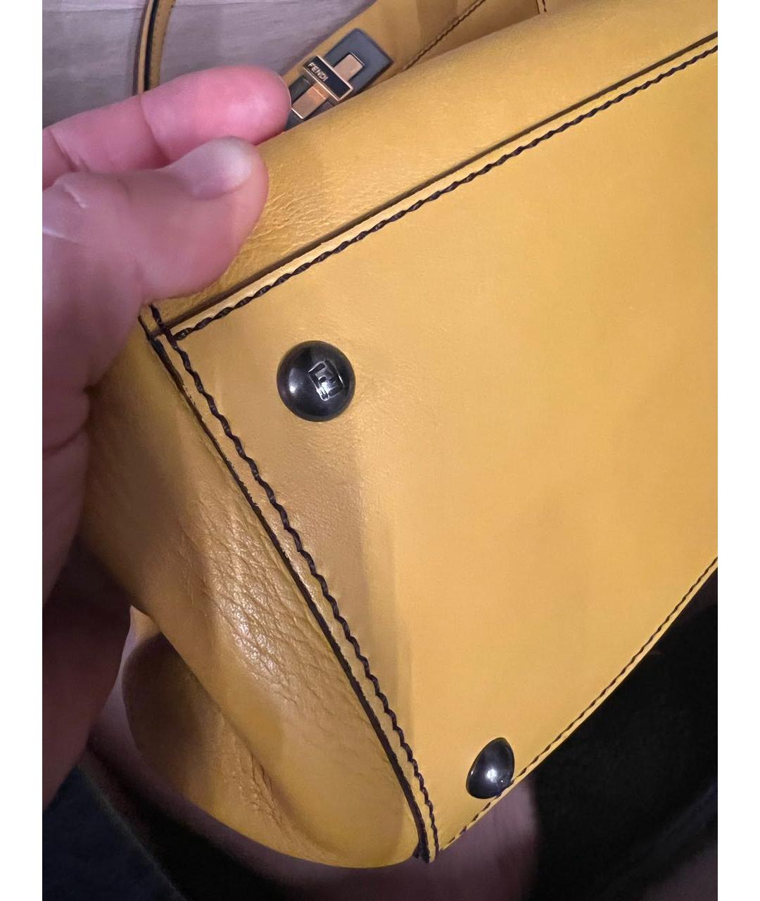 FENDI Желтая кожаная сумка с короткими ручками, фото 5