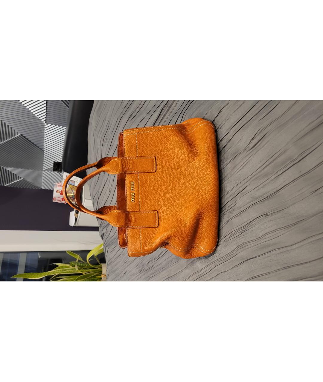 MIU MIU Оранжевая кожаная сумка тоут, фото 10
