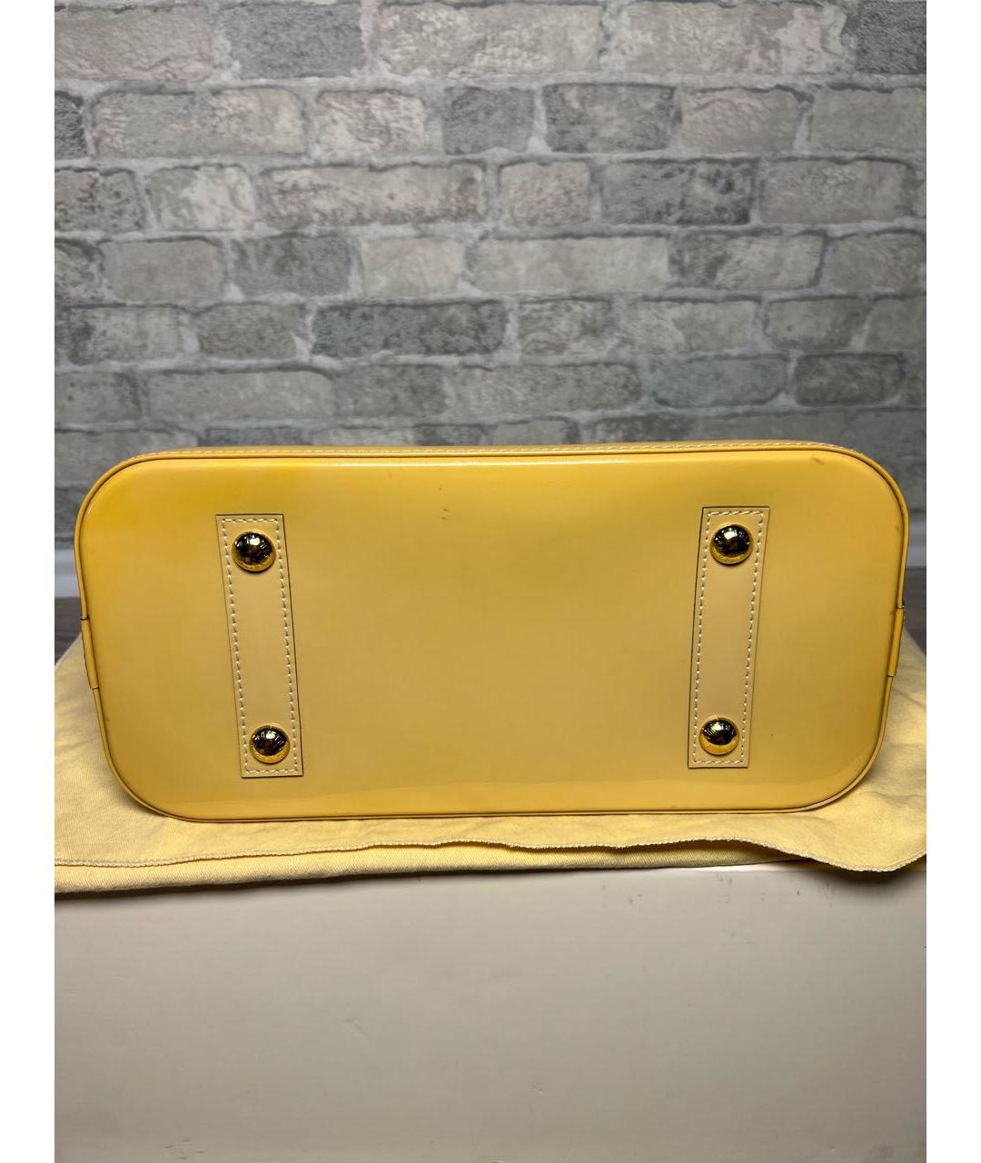 LOUIS VUITTON PRE-OWNED Желтая сумка с короткими ручками из лакированной кожи, фото 6