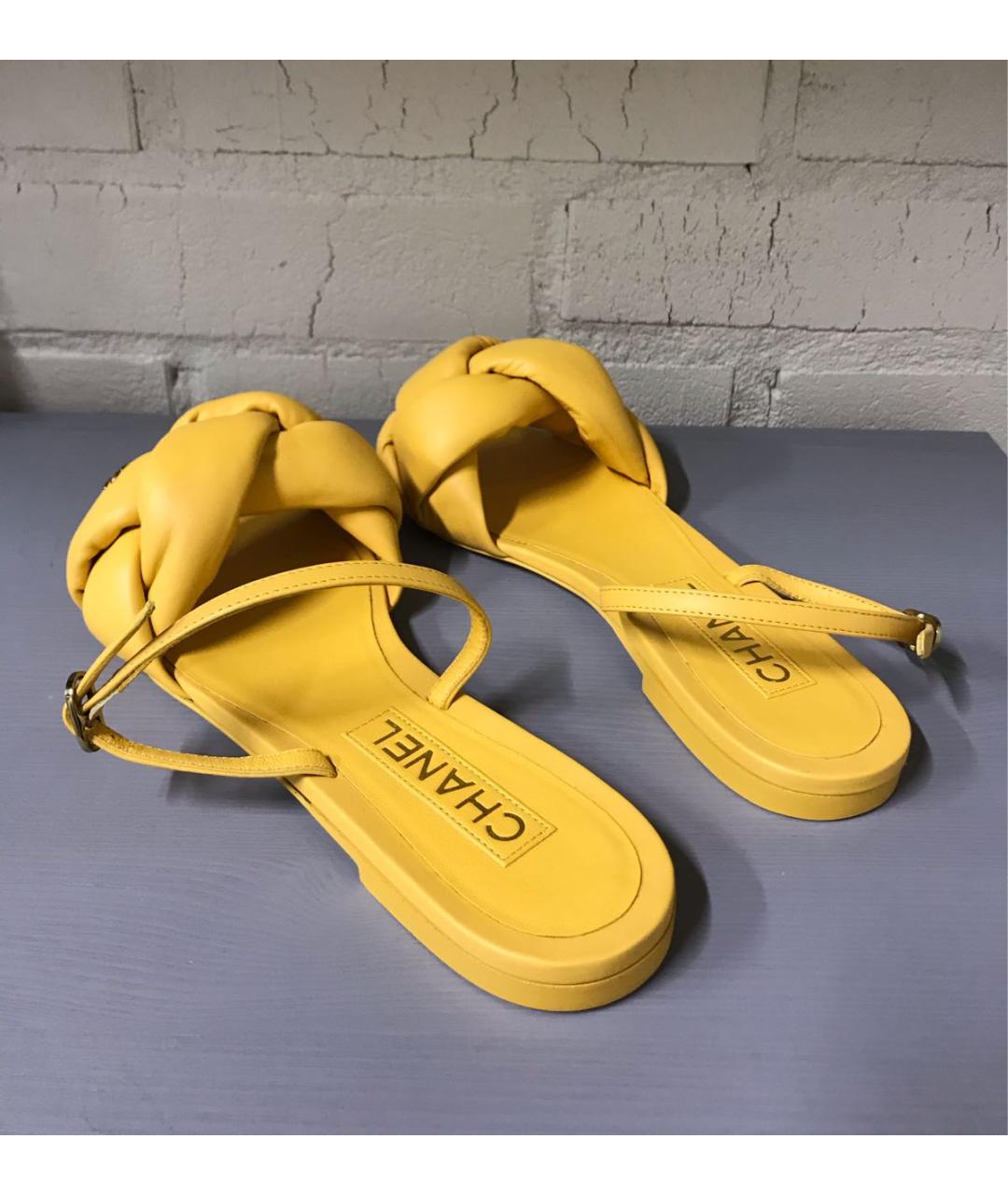 CHANEL PRE-OWNED Желтые кожаные сандалии, фото 2