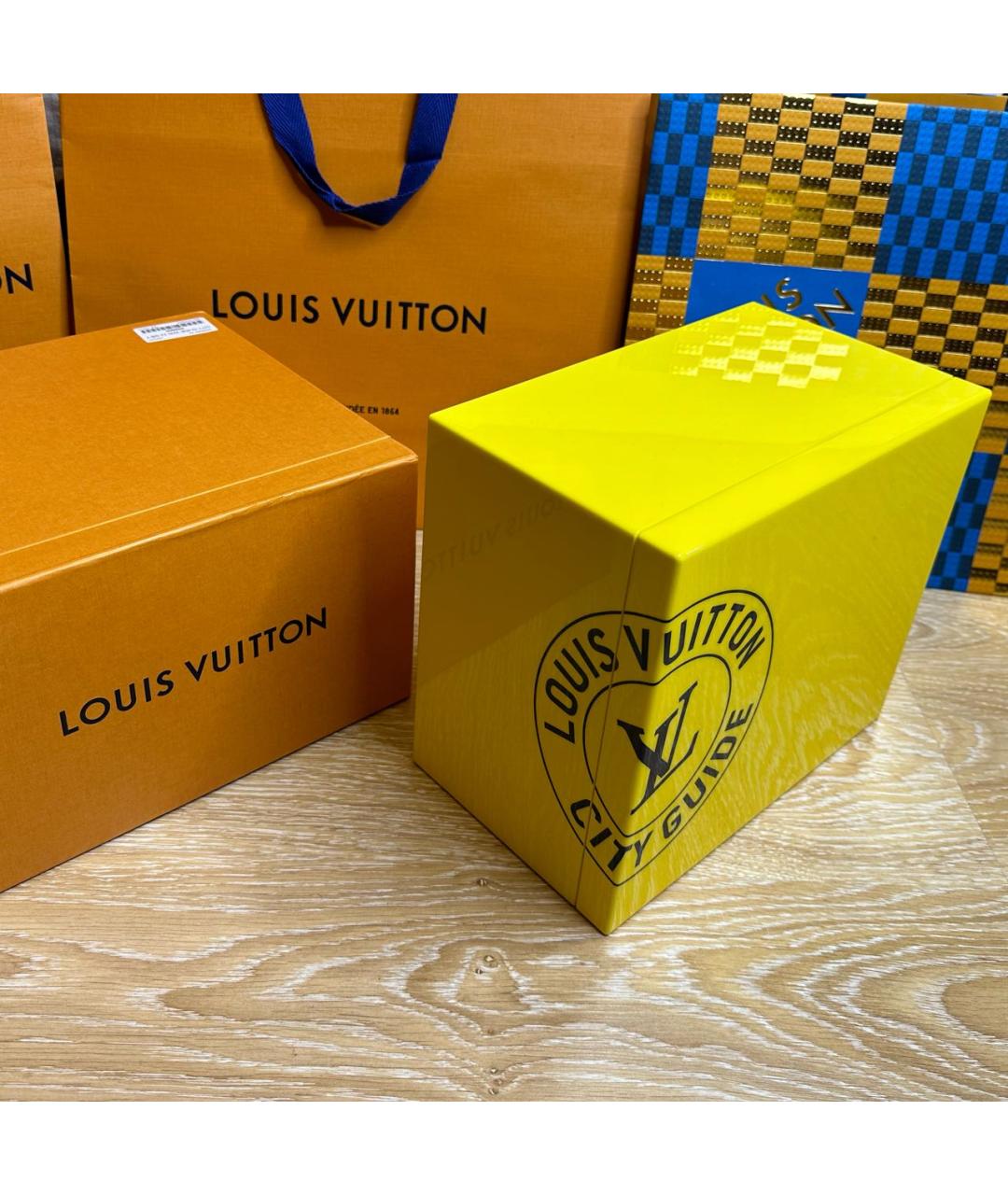 LOUIS VUITTON PRE-OWNED Книга, фото 3