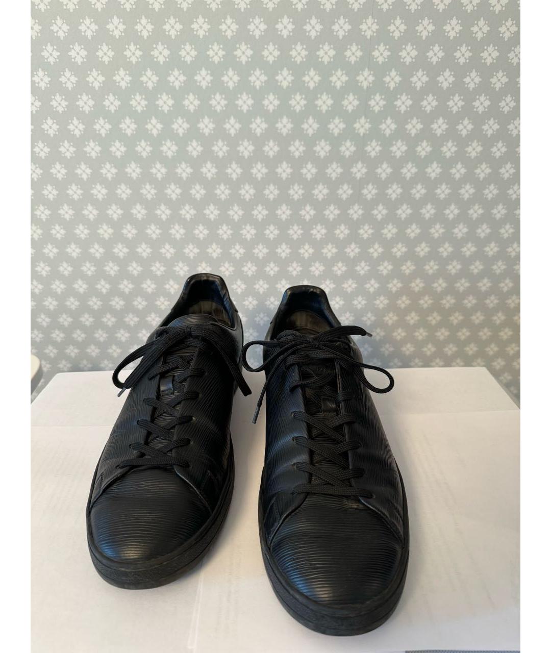 LOUIS VUITTON PRE-OWNED Черные низкие кроссовки / кеды из лакированной кожи, фото 2