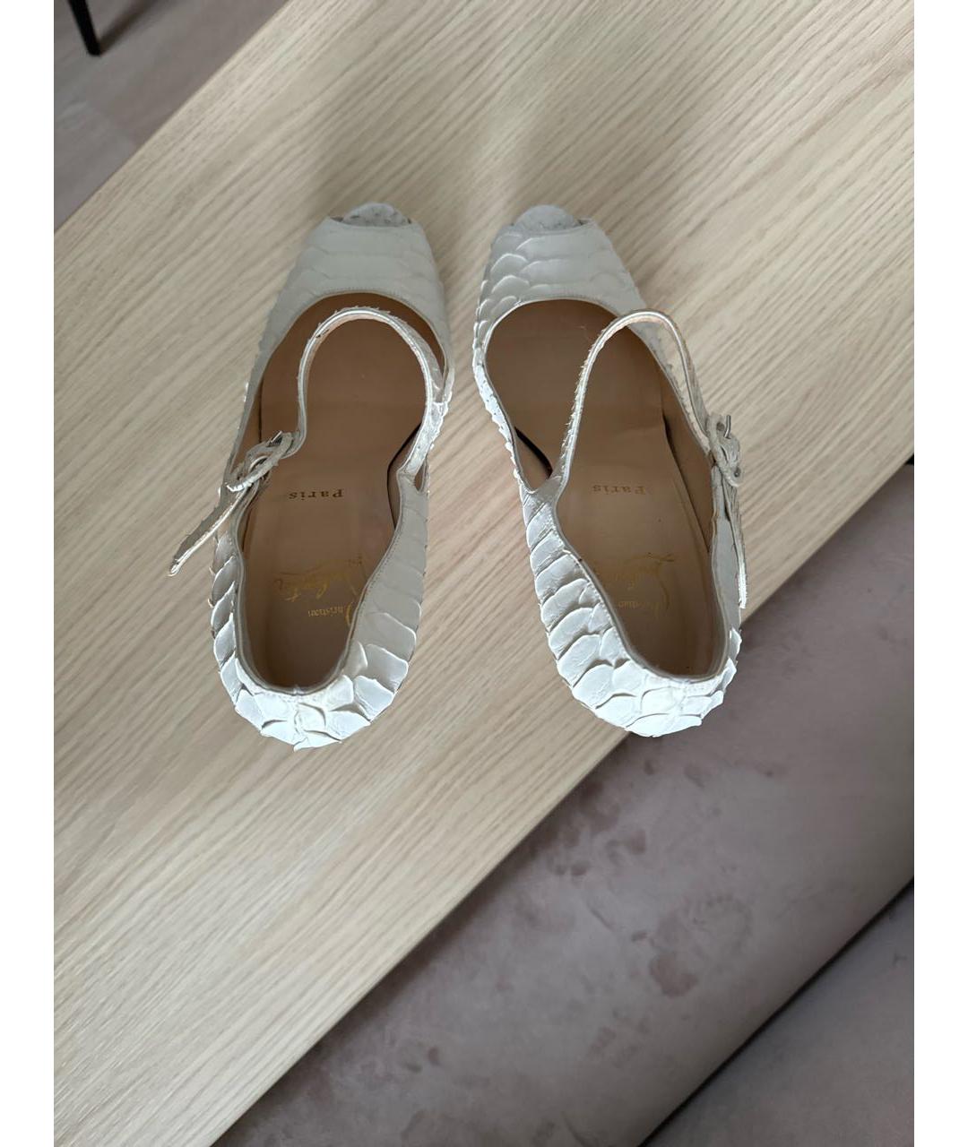 CHRISTIAN LOUBOUTIN Белые туфли из экзотической кожи, фото 3