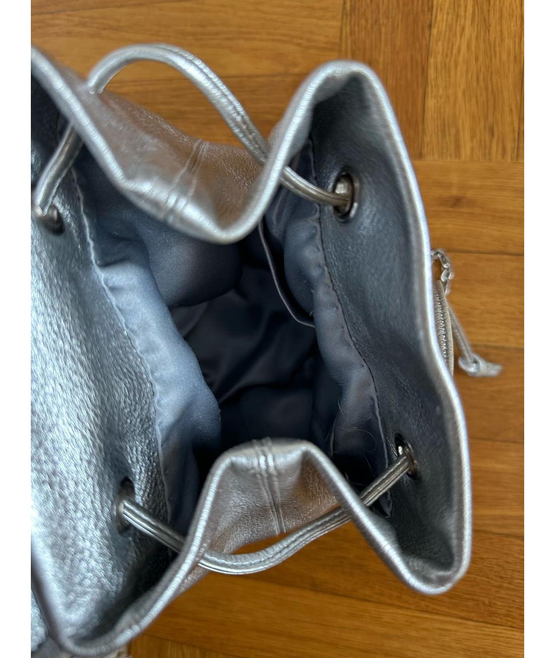 ROGER VIVIER Серебрянный кожаный рюкзак, фото 8