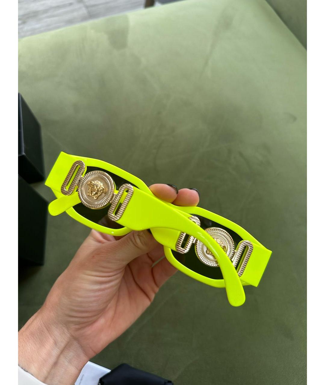 VERSACE Салатовые пластиковые солнцезащитные очки, фото 2