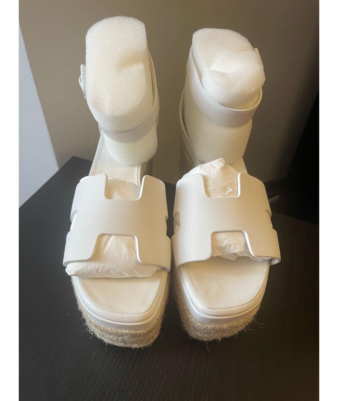 HERMES PRE-OWNED Белые кожаные босоножки, фото 2