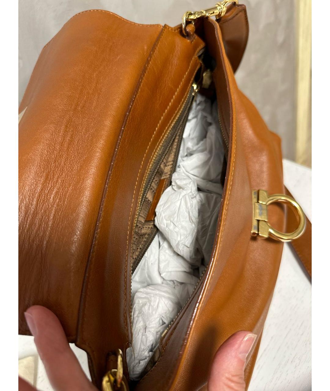 SALVATORE FERRAGAMO Коричневая кожаная сумка с короткими ручками, фото 5