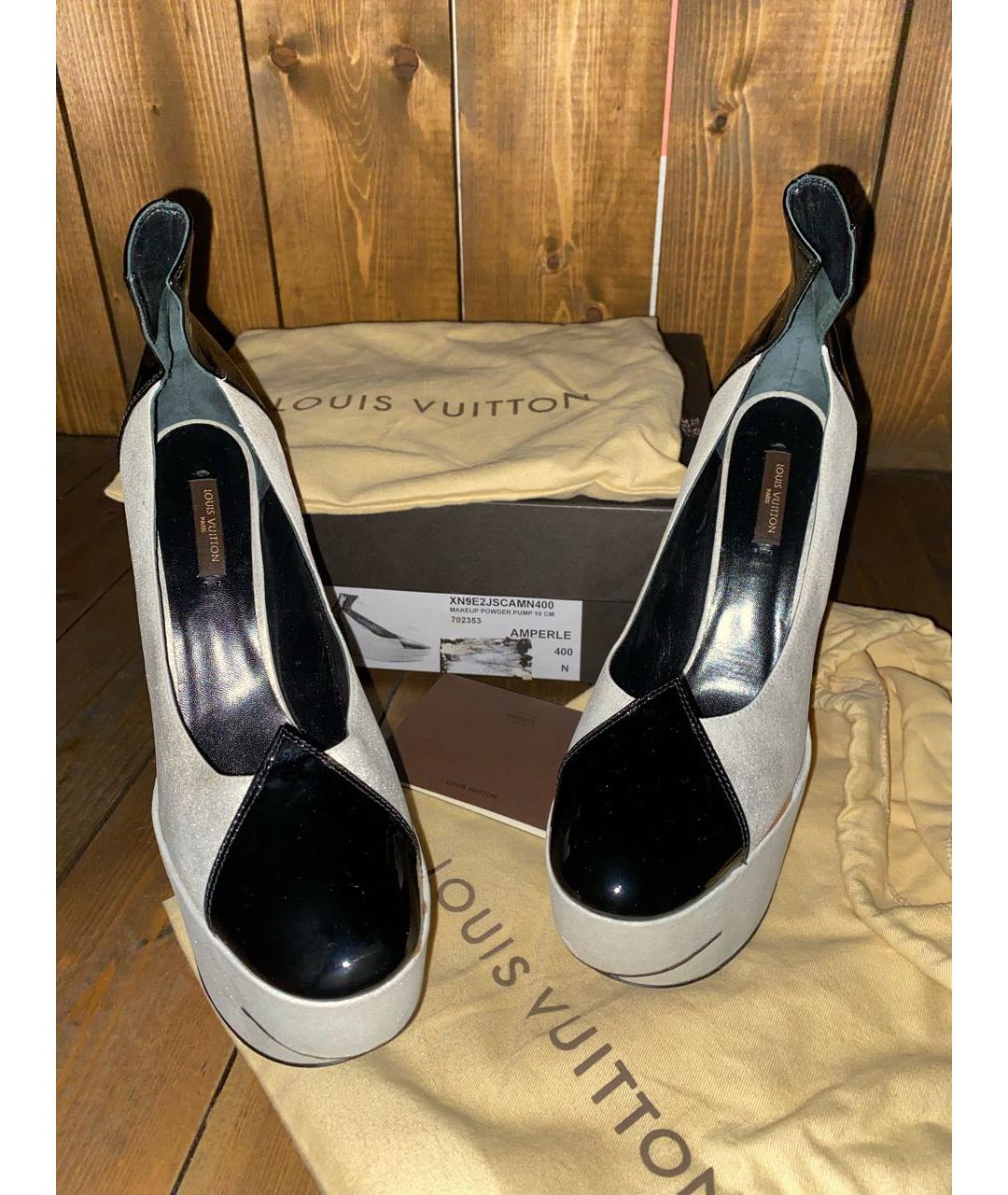 LOUIS VUITTON PRE-OWNED Серебряные замшевые туфли, фото 4