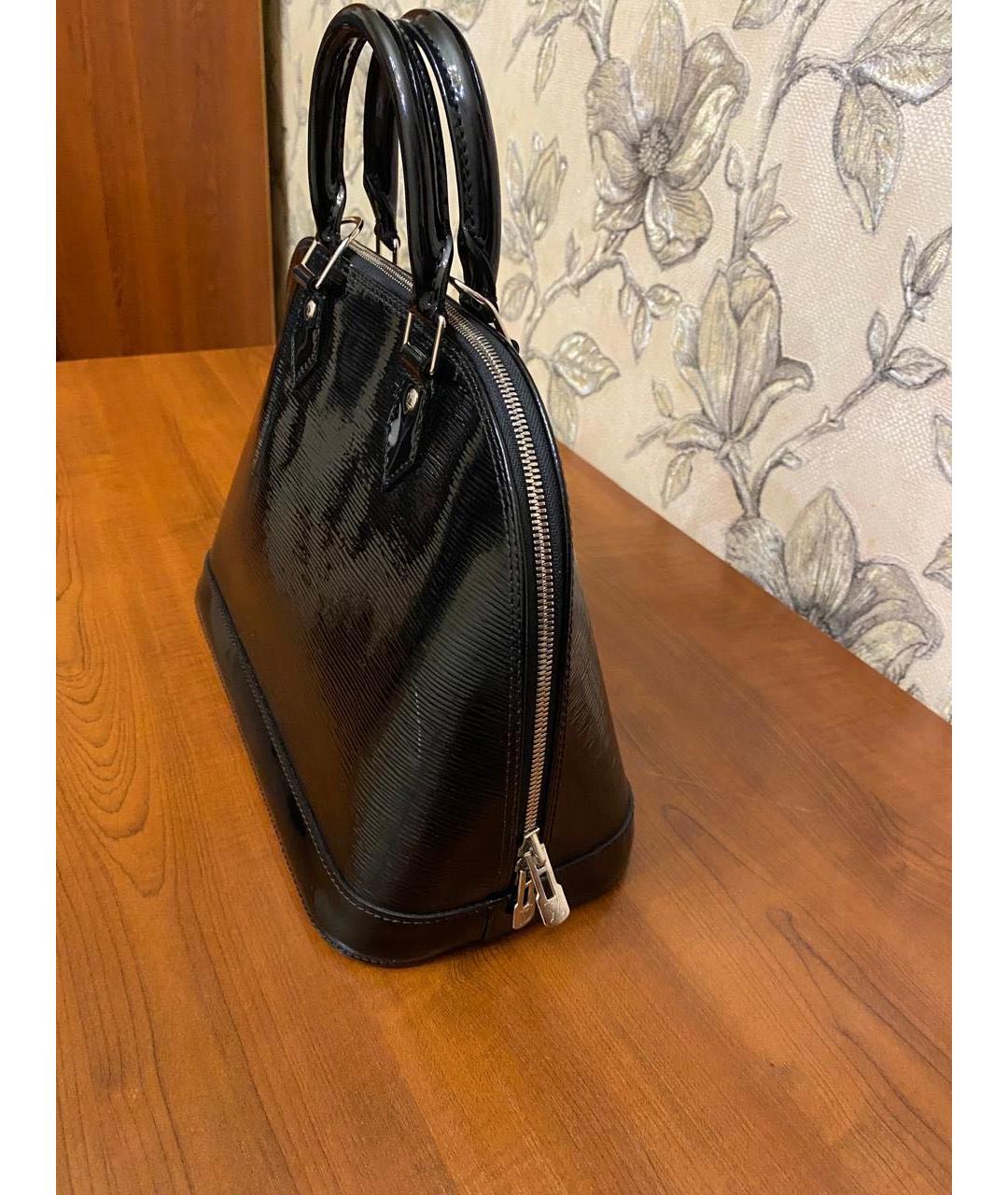 LOUIS VUITTON PRE-OWNED Черная сумка с короткими ручками из лакированной кожи, фото 2