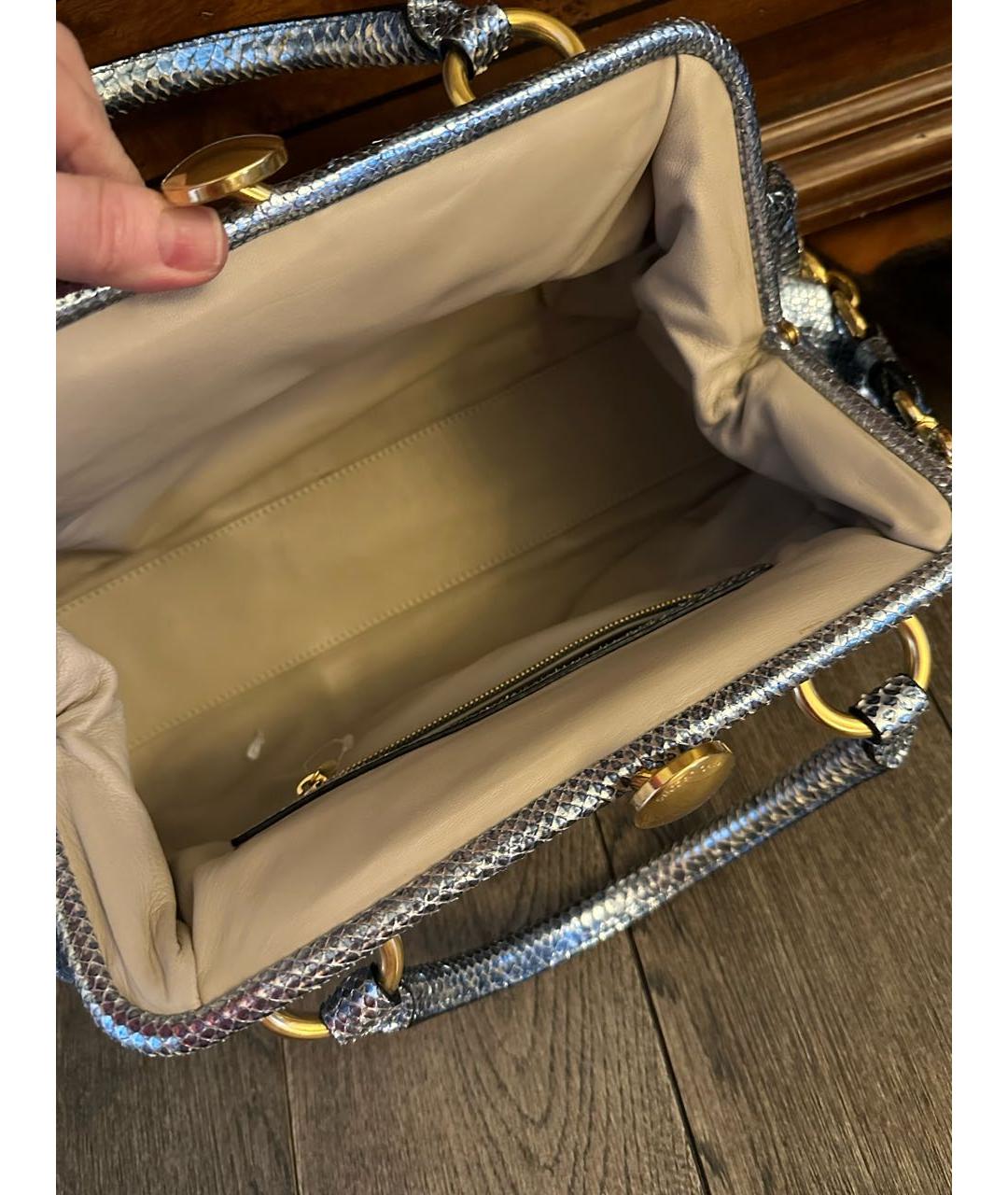 MARC JACOBS Серебряная сумка с короткими ручками из экзотической кожи, фото 4