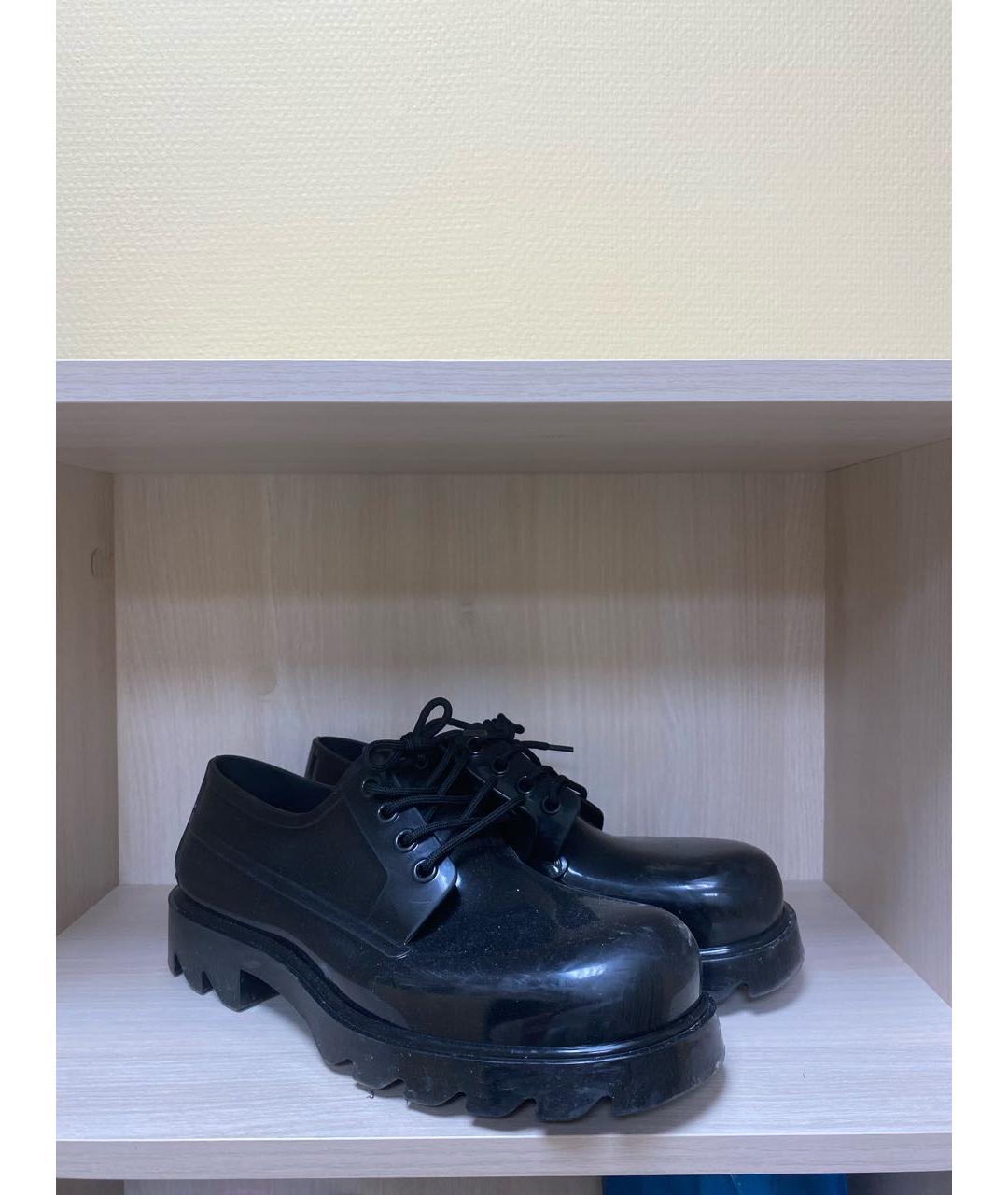 BOTTEGA VENETA Черные резиновые низкие ботинки, фото 4
