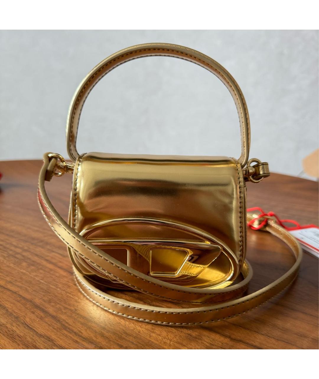 DIESEL Золотая сумка с короткими ручками из лакированной кожи, фото 2