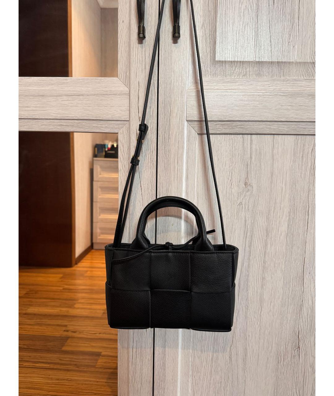 BOTTEGA VENETA Черная кожаная сумка с короткими ручками, фото 3