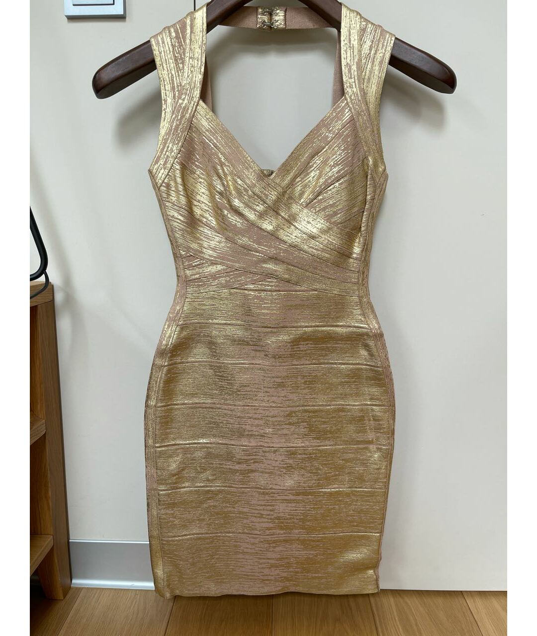 HERVE LEGER Золотое коктейльное платье, фото 5