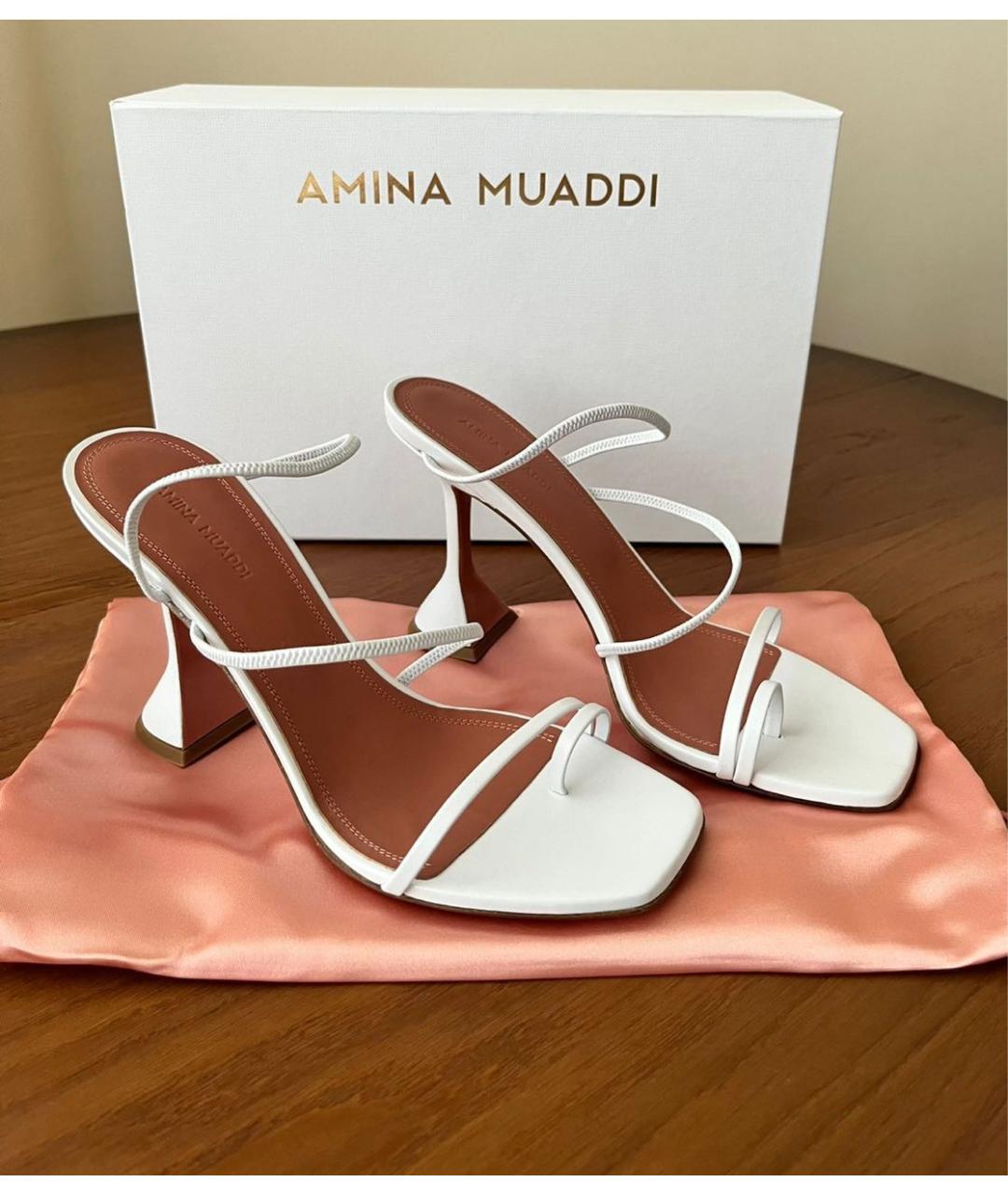 Amina Muaddi Белые кожаные босоножки, фото 2