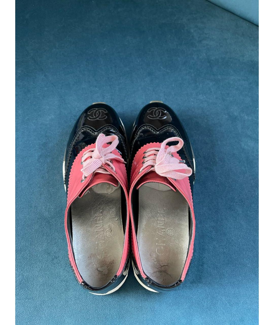 CHANEL PRE-OWNED Черные кроссовки из лакированной кожи, фото 3