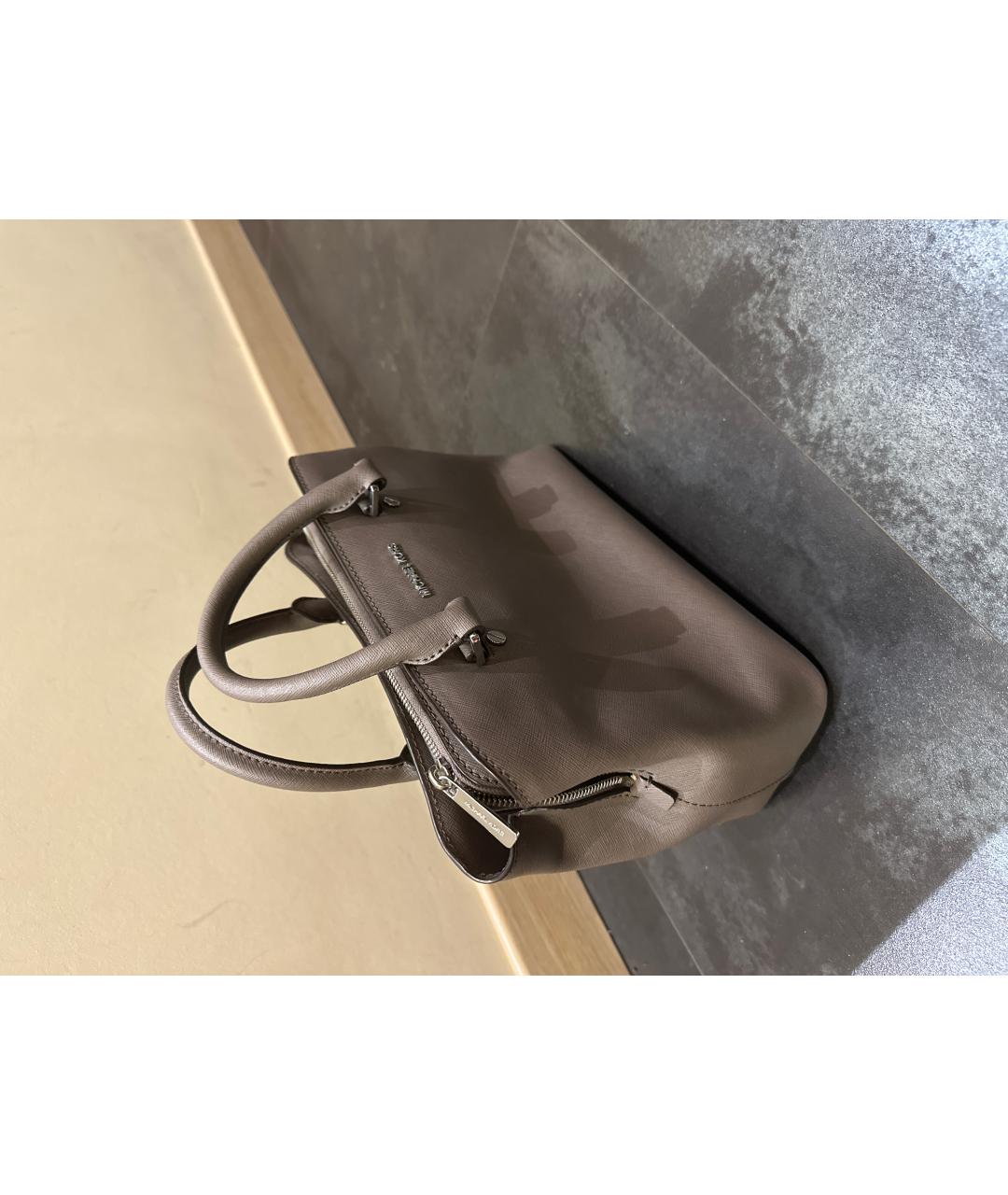 MICHAEL KORS Бежевая кожаная сумка с короткими ручками, фото 2