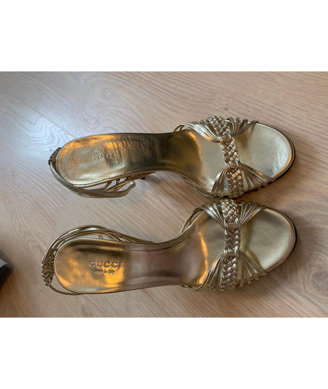 GUCCI Золотые кожаные босоножки, фото 2