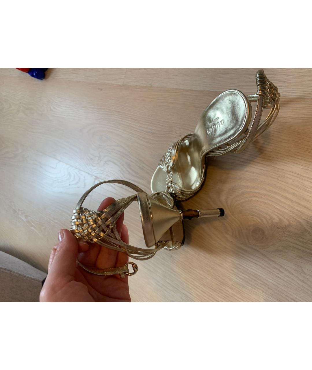 GUCCI Золотые кожаные босоножки, фото 3