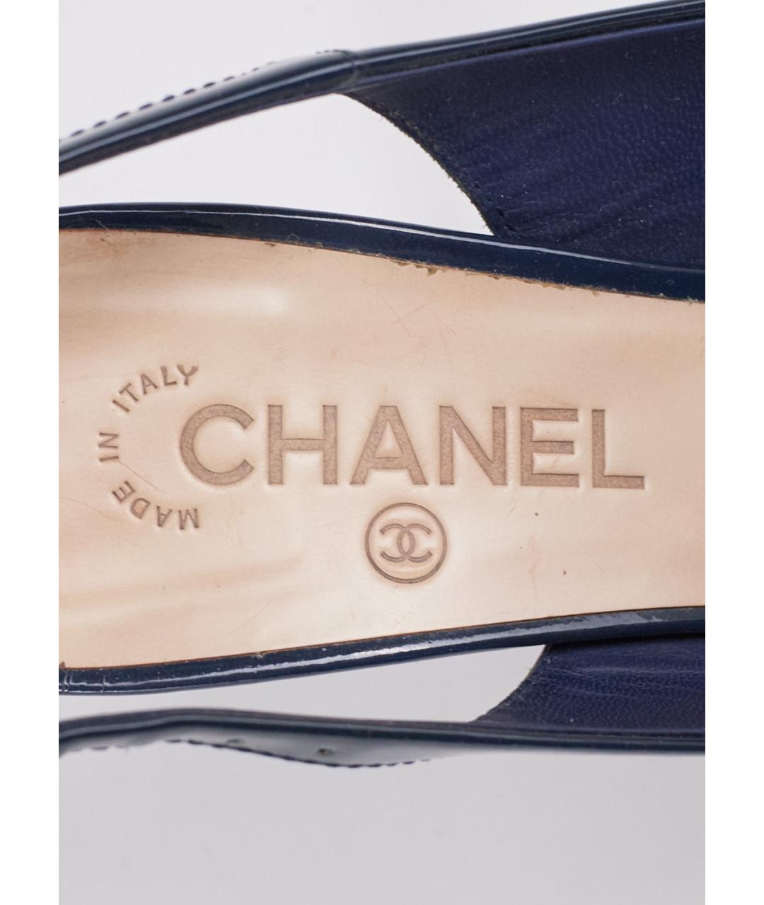 CHANEL PRE-OWNED Темно-синие туфли из лакированной кожи, фото 5