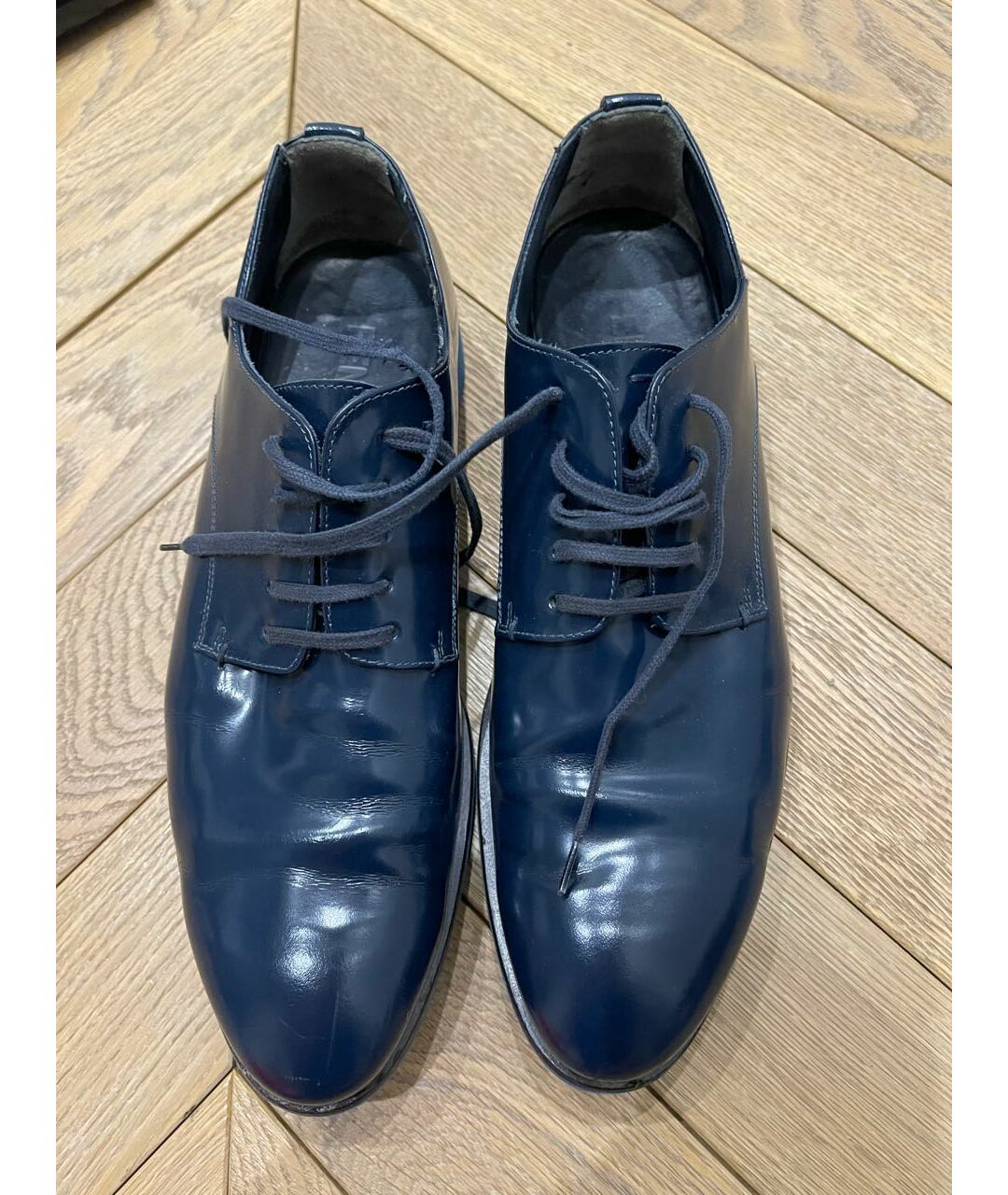 FENDI Темно-синие низкие ботинки из лакированной кожи, фото 3