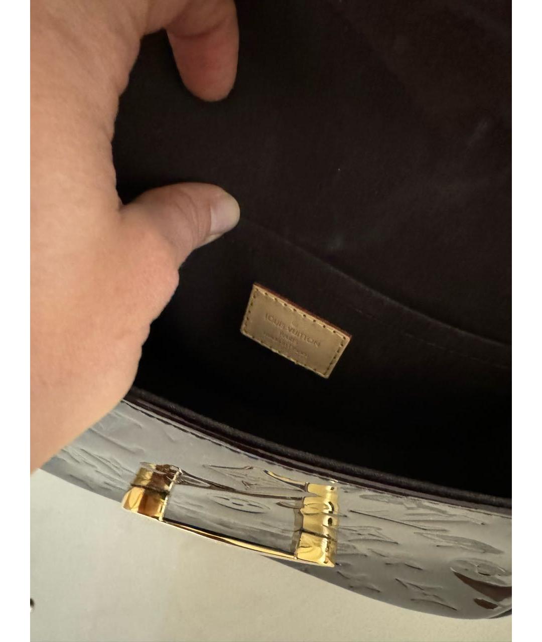 LOUIS VUITTON PRE-OWNED Бордовая сумка через плечо из лакированной кожи, фото 6