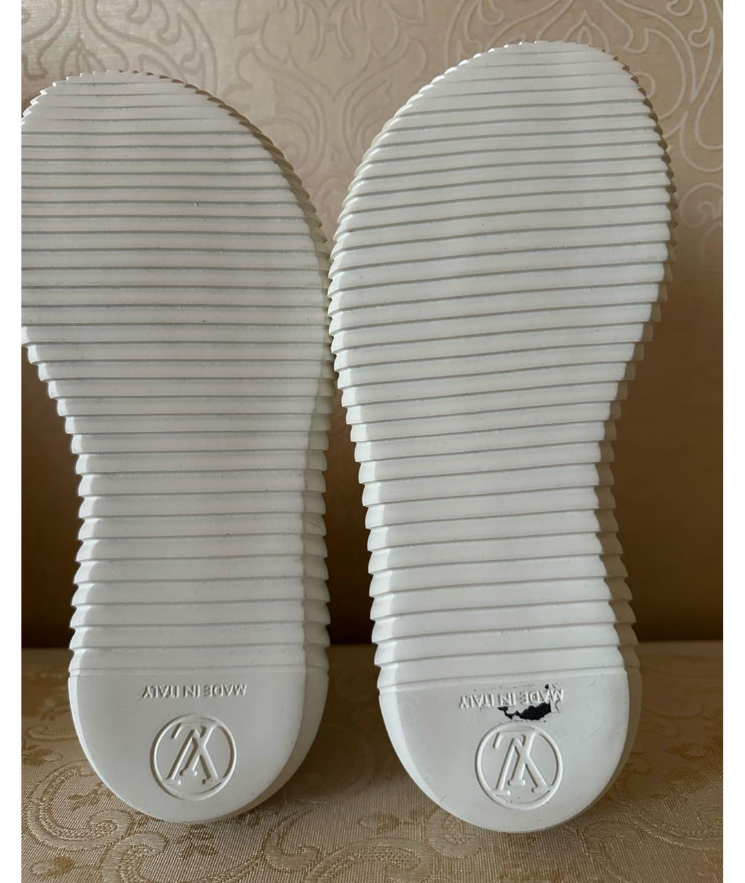 LOUIS VUITTON PRE-OWNED Белые сандалии из лакированной кожи, фото 5