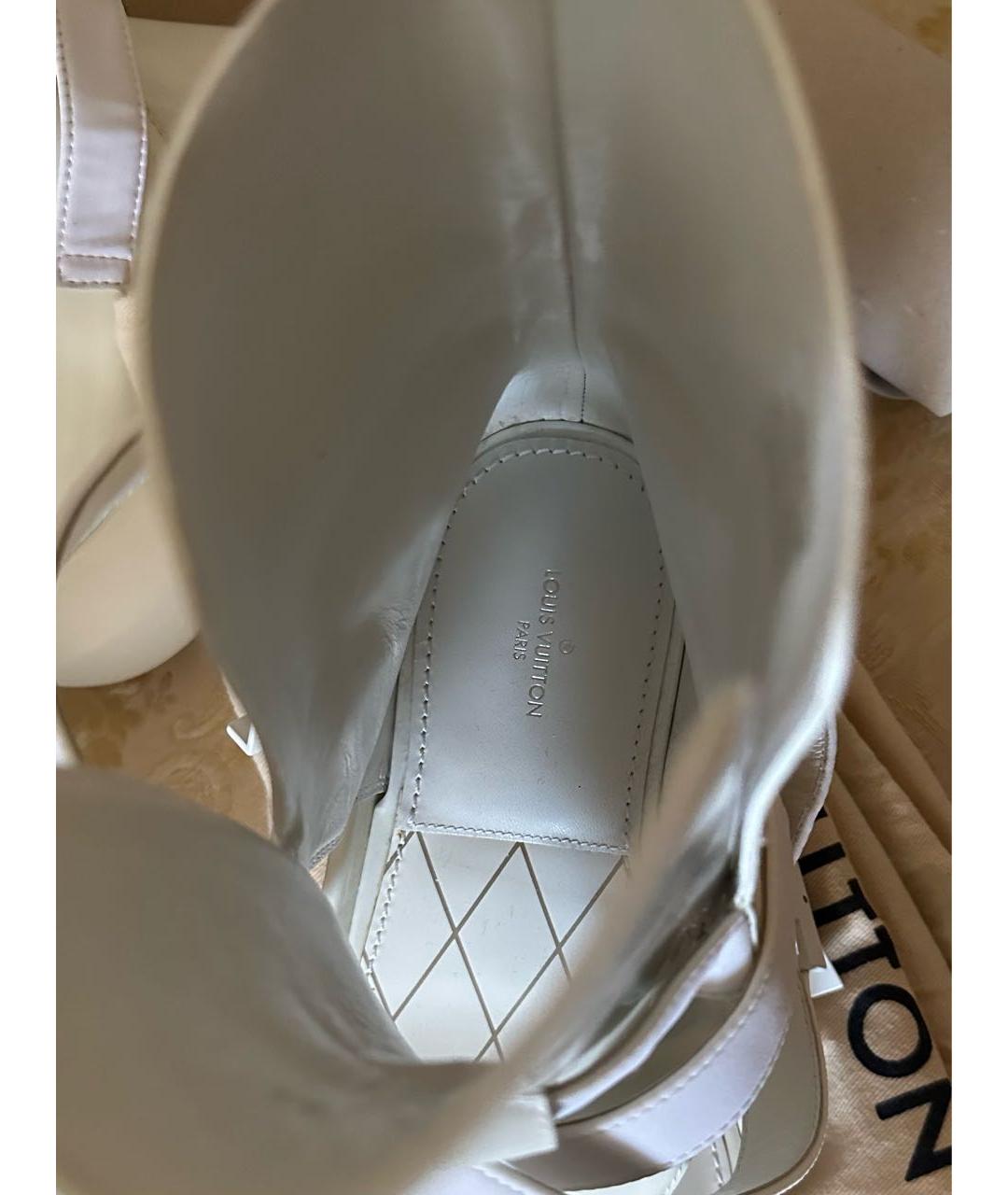 LOUIS VUITTON PRE-OWNED Белые сандалии из лакированной кожи, фото 8