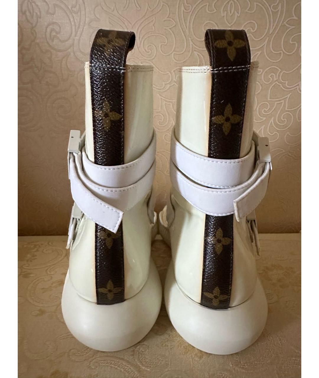 LOUIS VUITTON PRE-OWNED Белые сандалии из лакированной кожи, фото 4