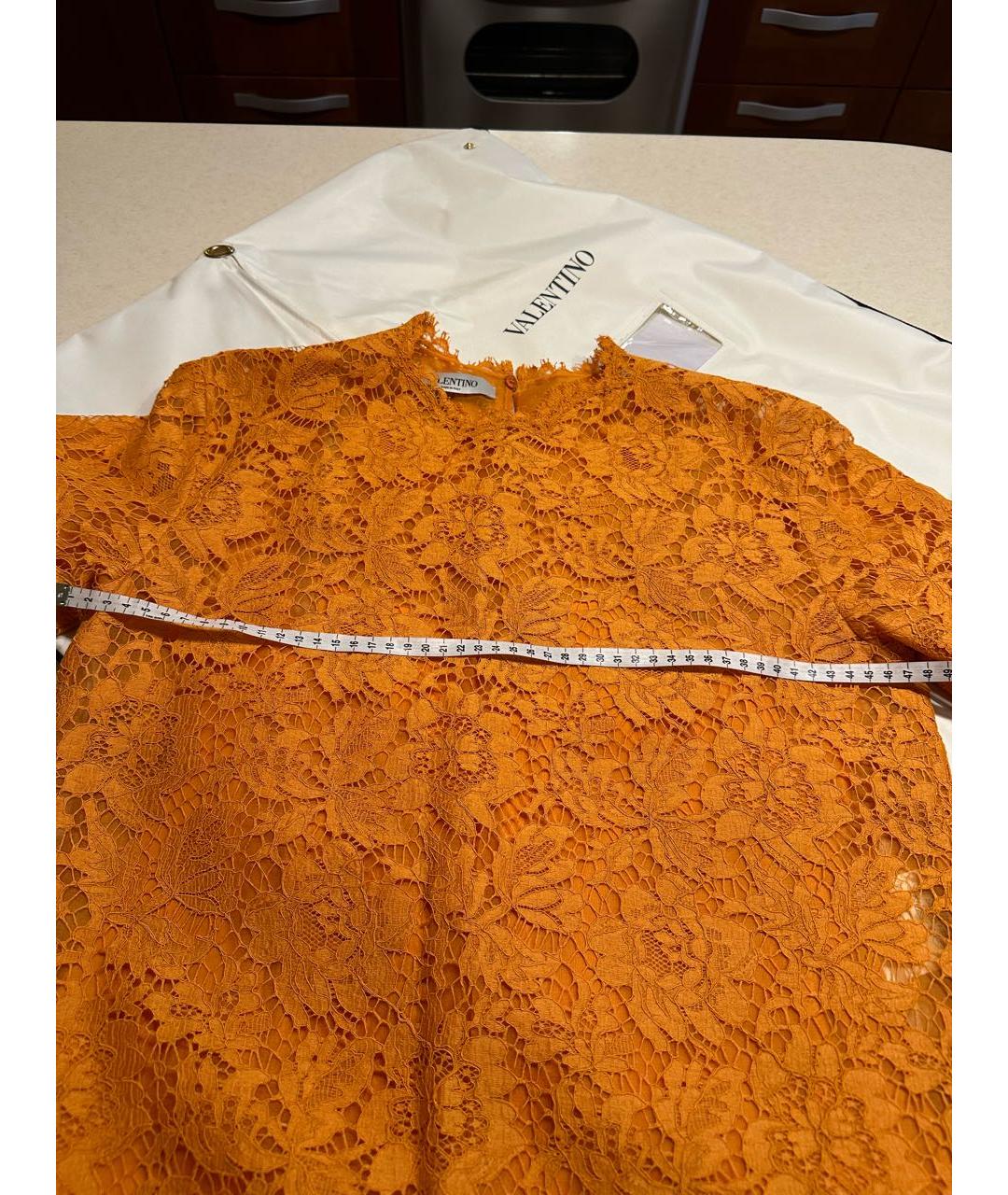 VALENTINO Оранжевое кружевное коктейльное платье, фото 7