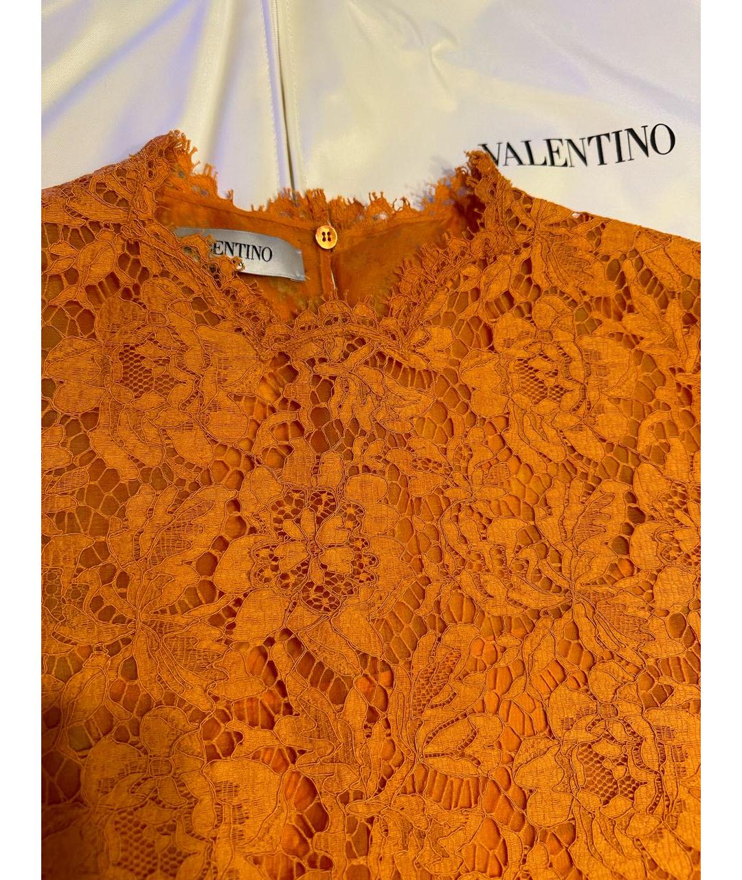 VALENTINO Оранжевое кружевное коктейльное платье, фото 2