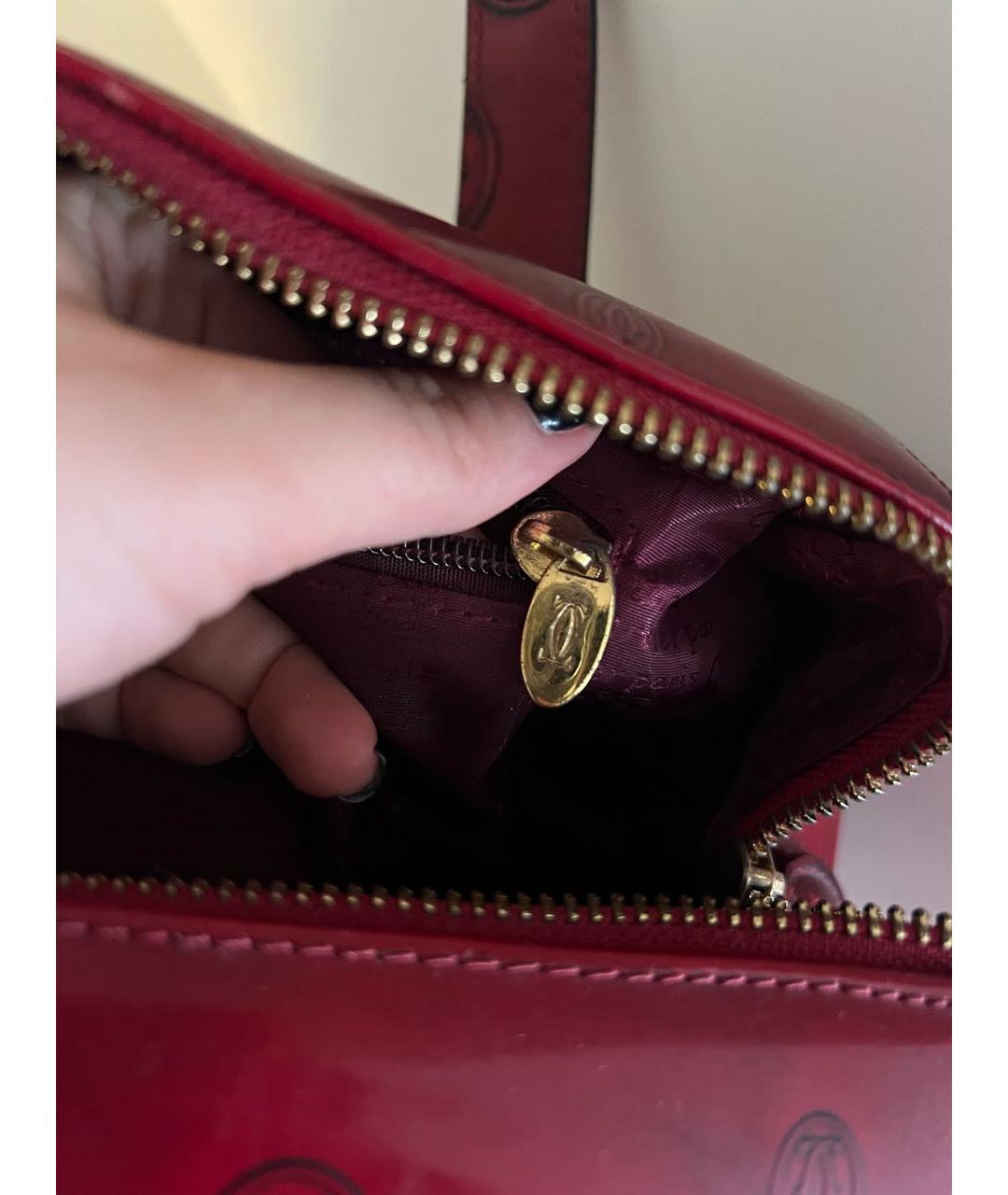 CARTIER Бордовая сумка с короткими ручками из лакированной кожи, фото 6