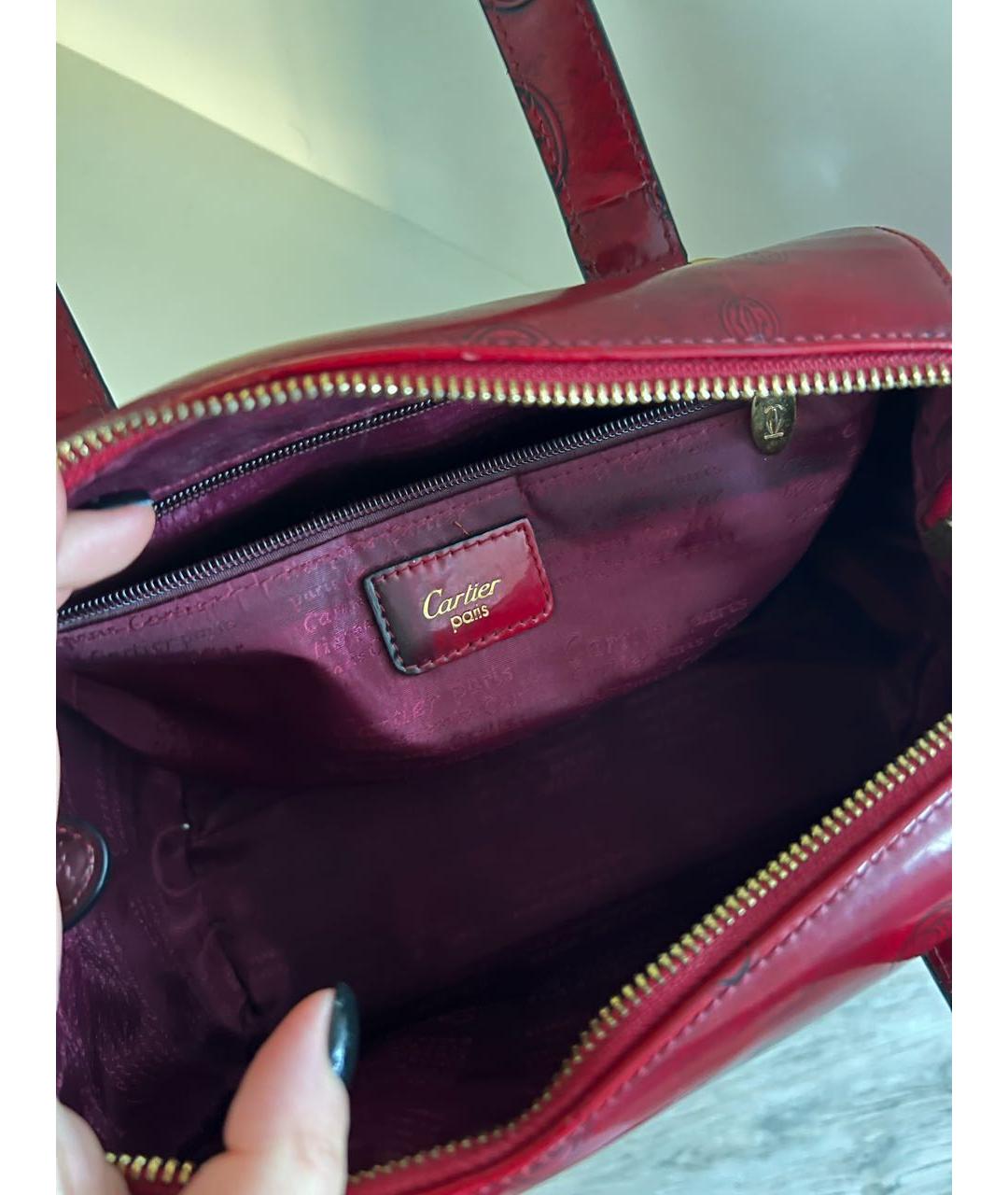 CARTIER Бордовая сумка с короткими ручками из лакированной кожи, фото 4