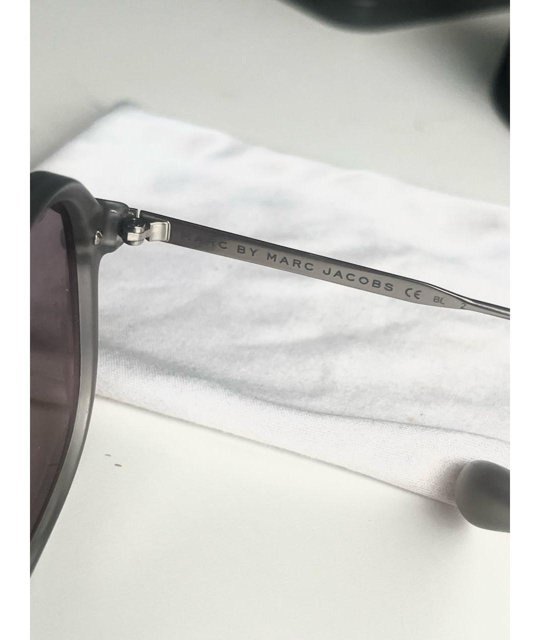 MARC BY MARC JACOBS Серые пластиковые солнцезащитные очки, фото 3