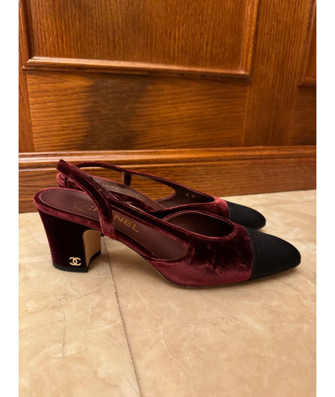 CHANEL PRE-OWNED Бордовые бархатные туфли, фото 5