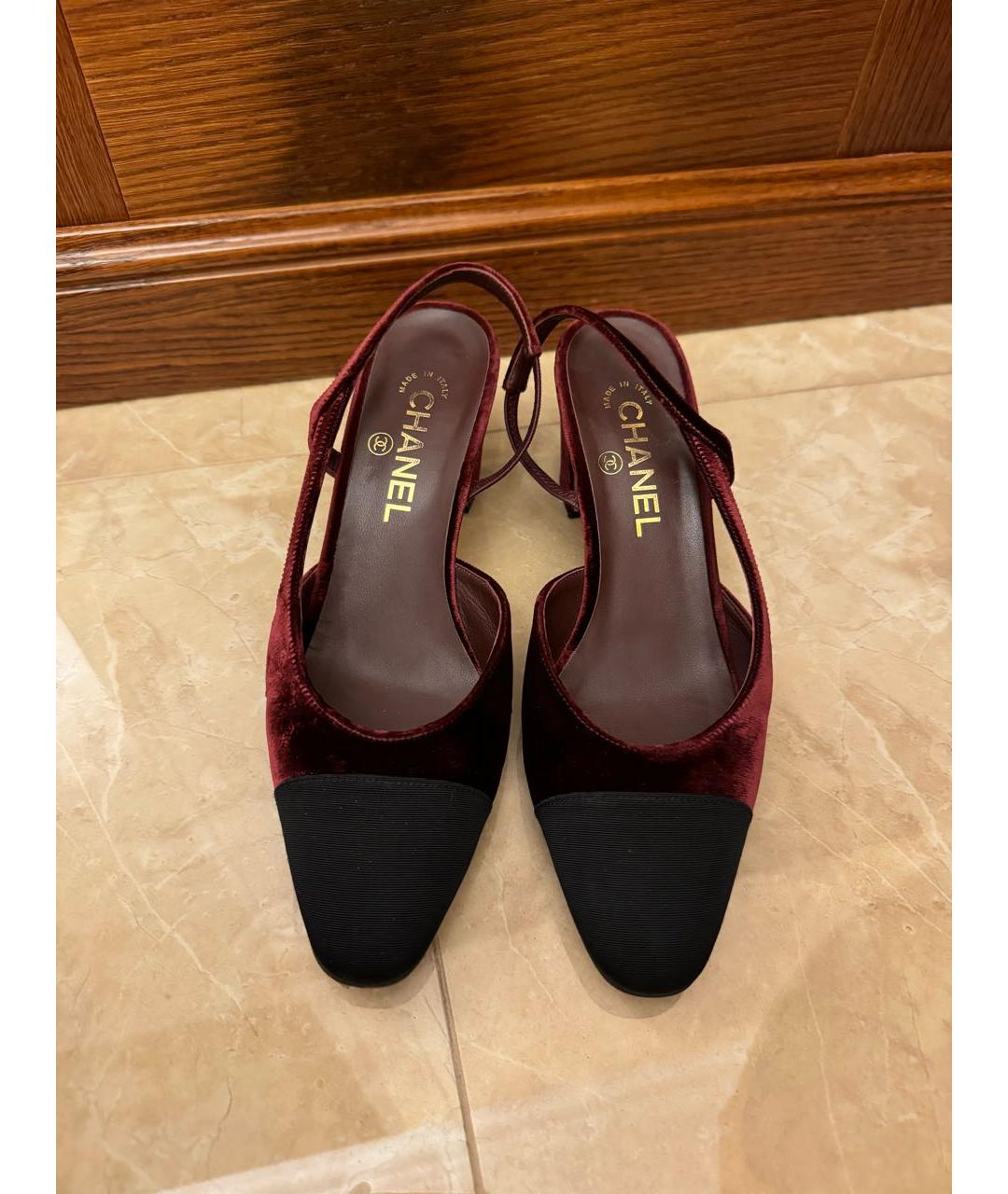 CHANEL PRE-OWNED Бордовые бархатные туфли, фото 2