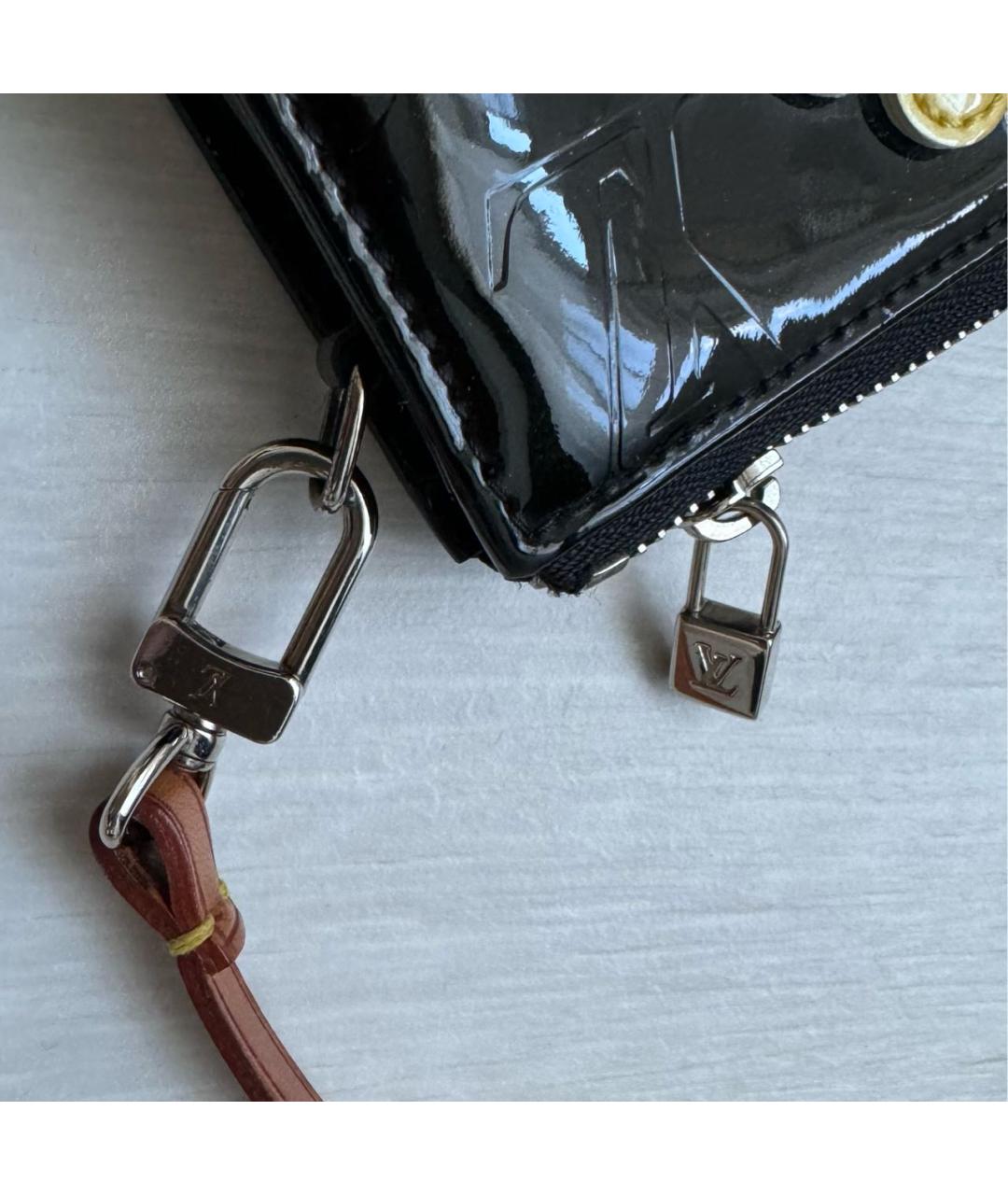LOUIS VUITTON PRE-OWNED Черная сумка с короткими ручками из лакированной кожи, фото 5