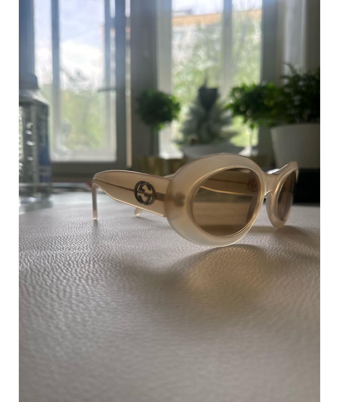 GUCCI Бежевые пластиковые солнцезащитные очки, фото 3
