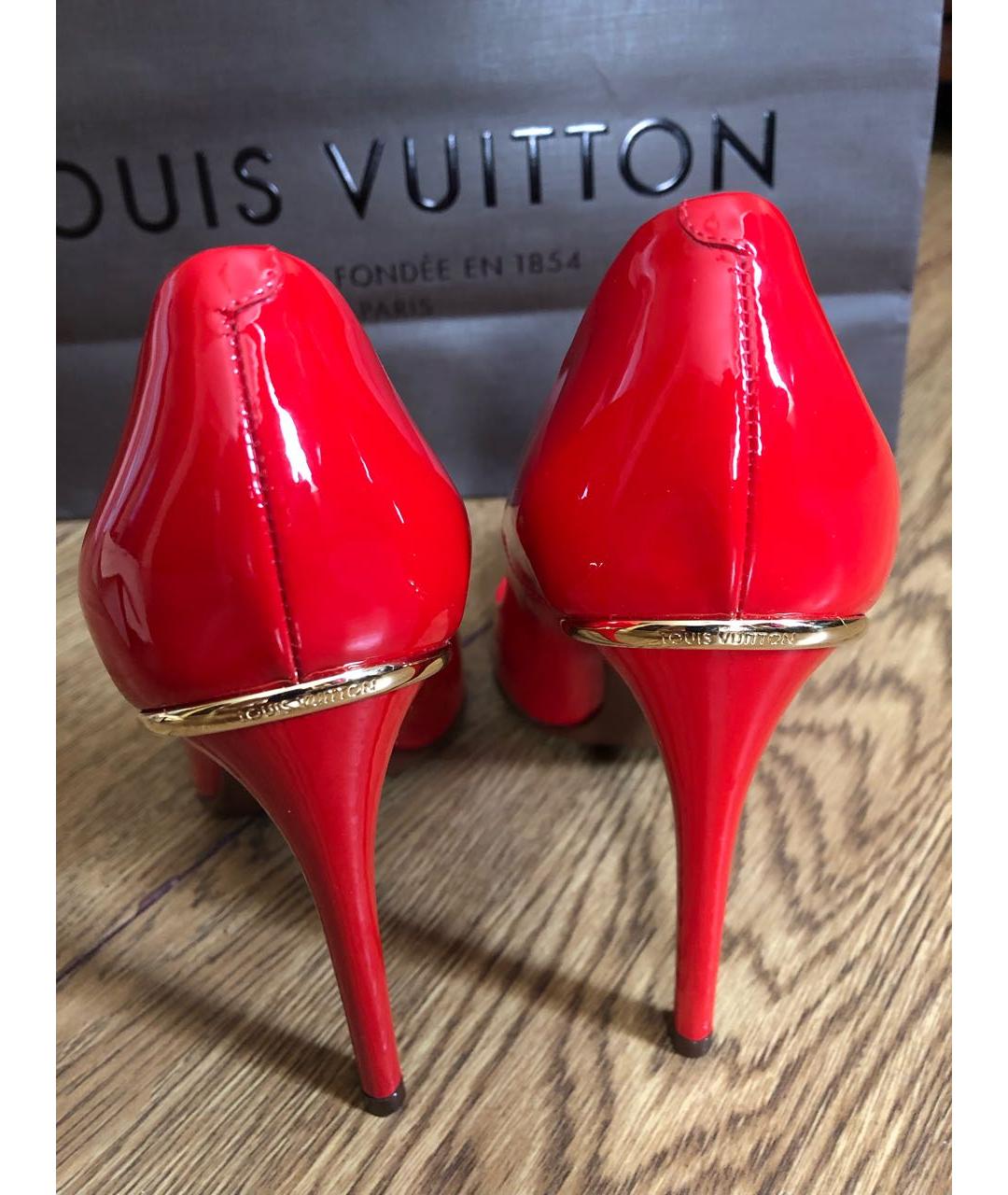 LOUIS VUITTON PRE-OWNED Красные туфли из лакированной кожи, фото 4