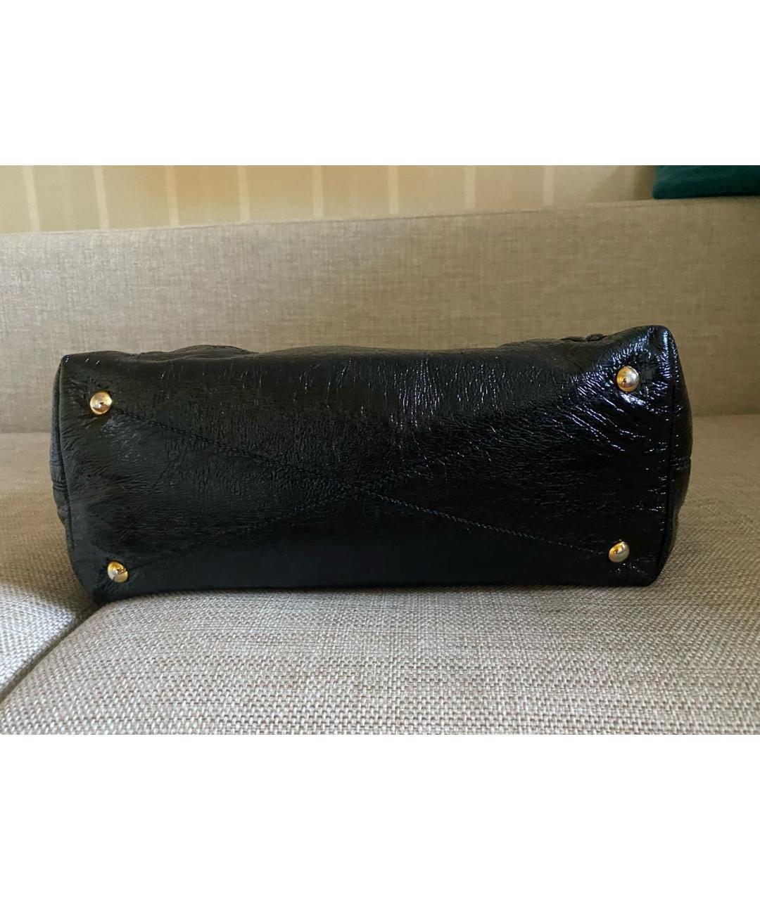 MIU MIU Черная сумка с короткими ручками из лакированной кожи, фото 6