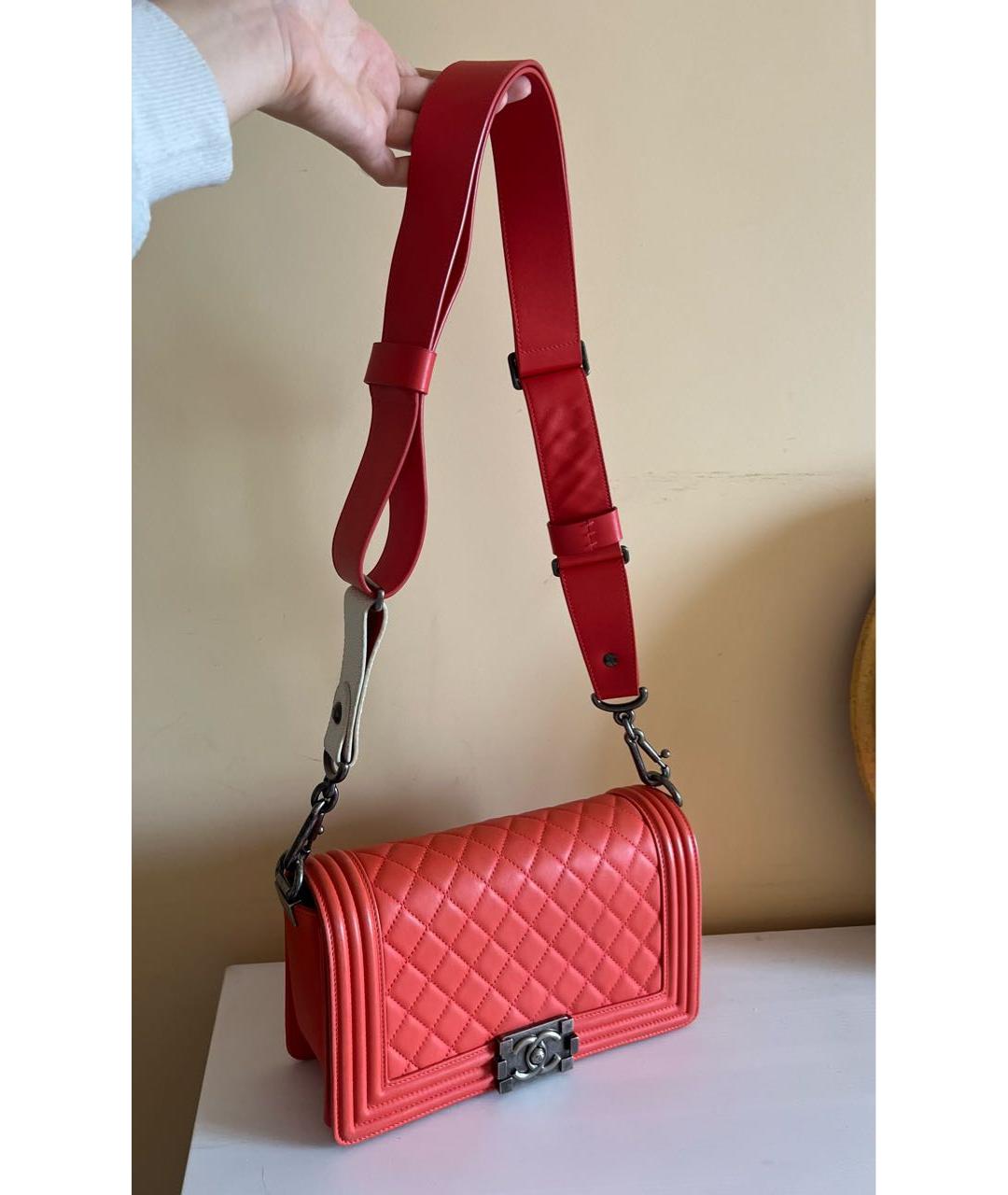 CHANEL PRE-OWNED Коралловая кожаная сумка через плечо, фото 6