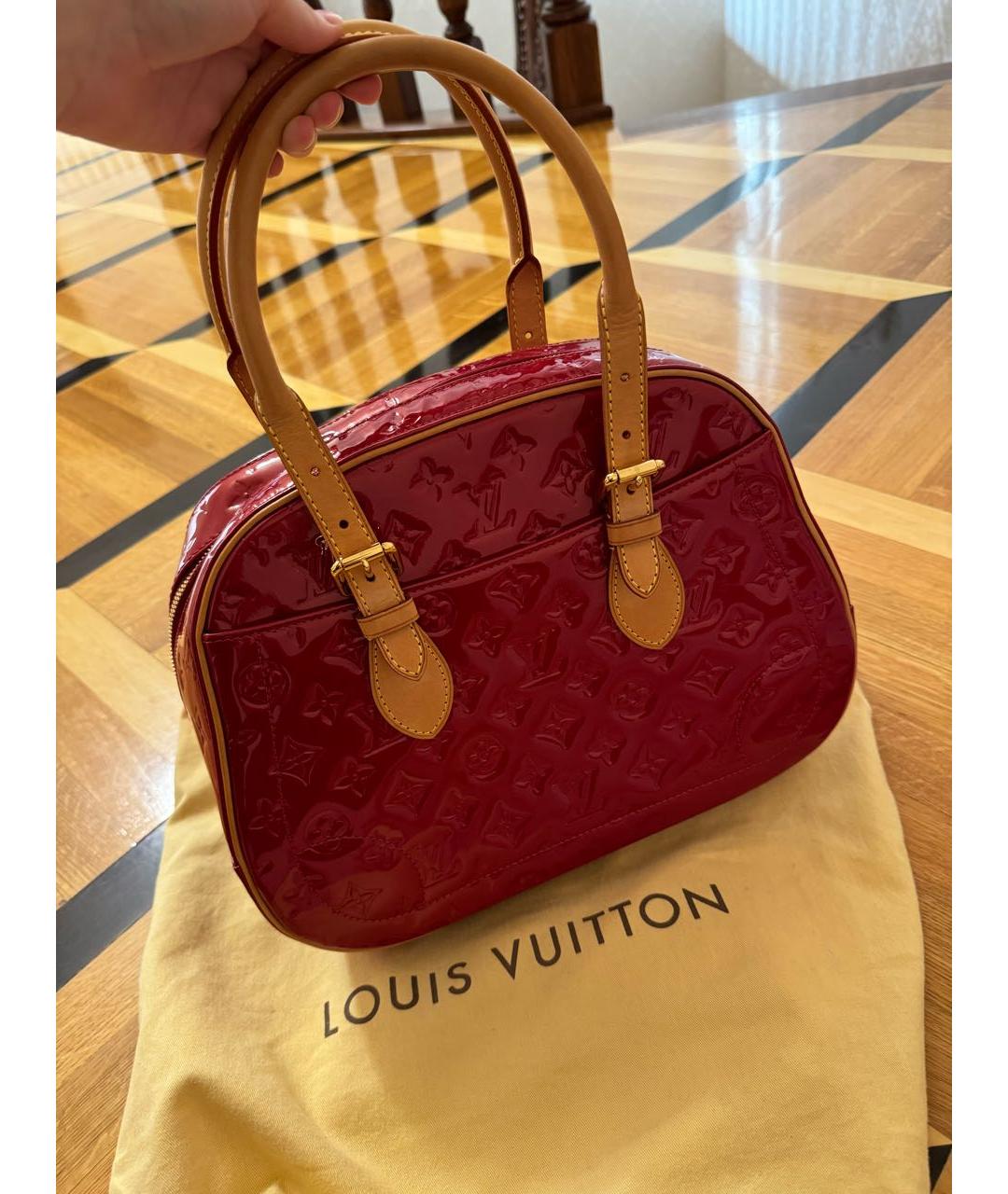 LOUIS VUITTON Красная сумка с короткими ручками из лакированной кожи, фото 4