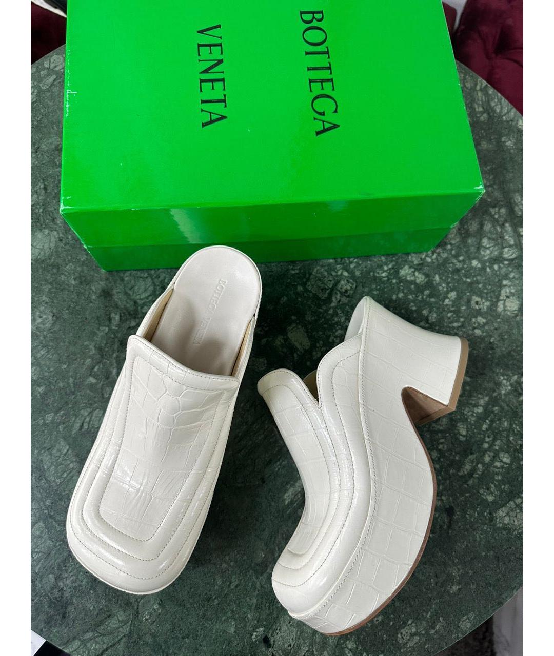 BOTTEGA VENETA Белые кожаные сабо, фото 2