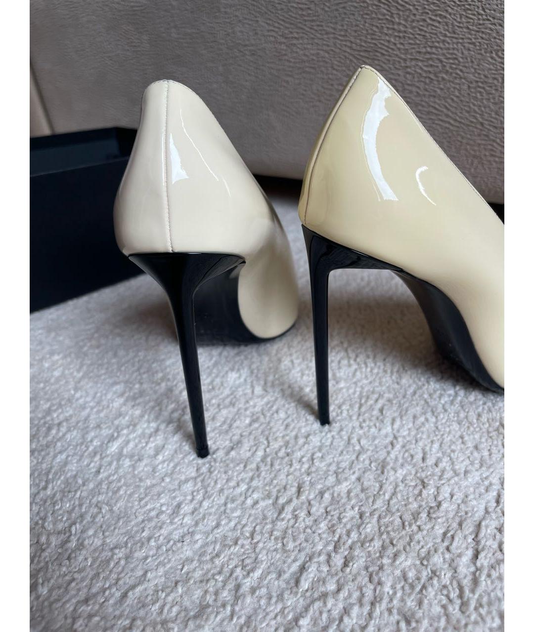 SAINT LAURENT Бежевые туфли из лакированной кожи, фото 4