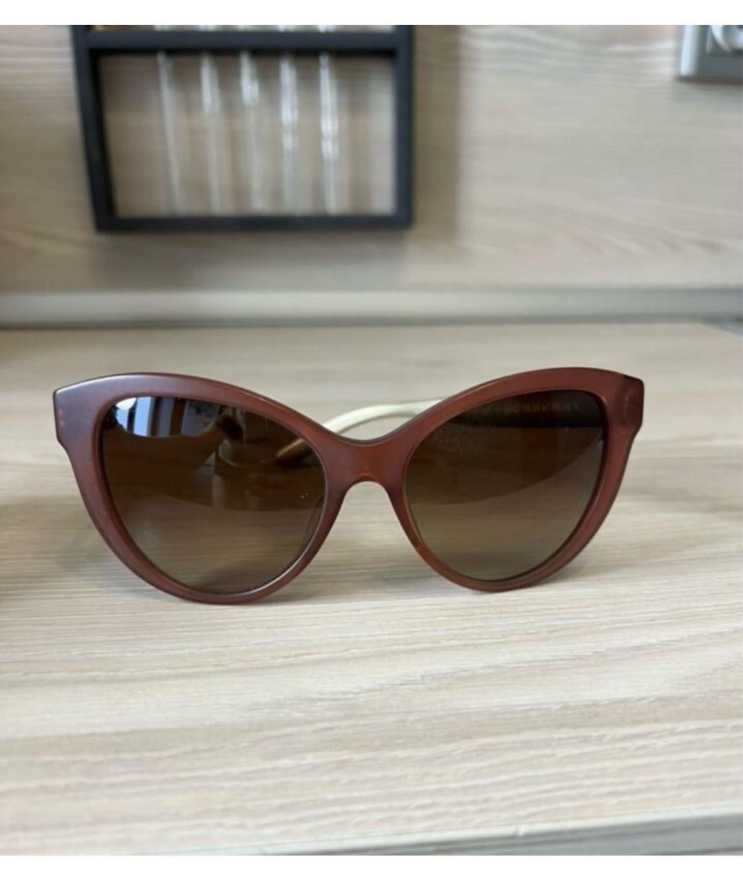 BURBERRY Бордовые пластиковые солнцезащитные очки, фото 8
