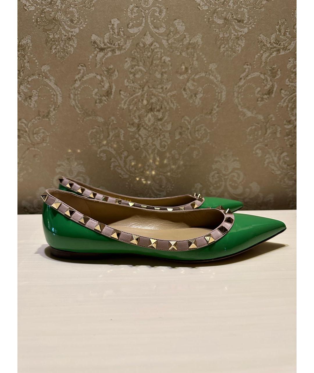 VALENTINO Зеленые лодочки на низком каблуке из лакированной кожи, фото 6