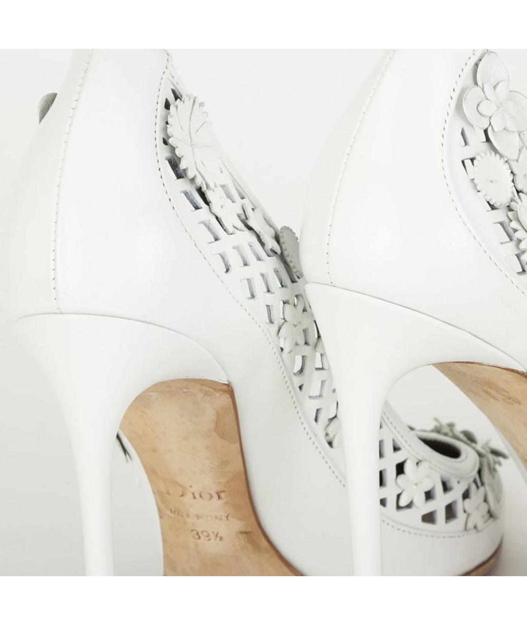 CHRISTIAN DIOR PRE-OWNED Белые кожаные свадебные туфли на среднем каблуке, фото 3